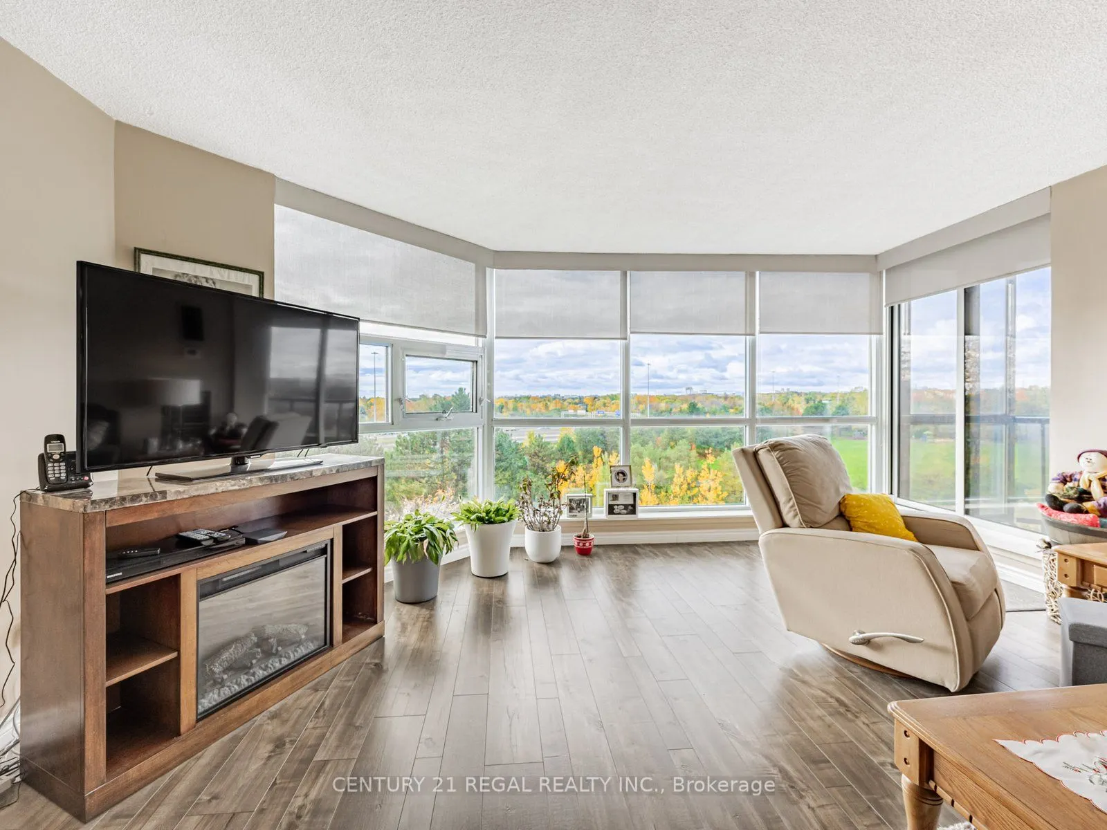 20 Dean Park Road, #601