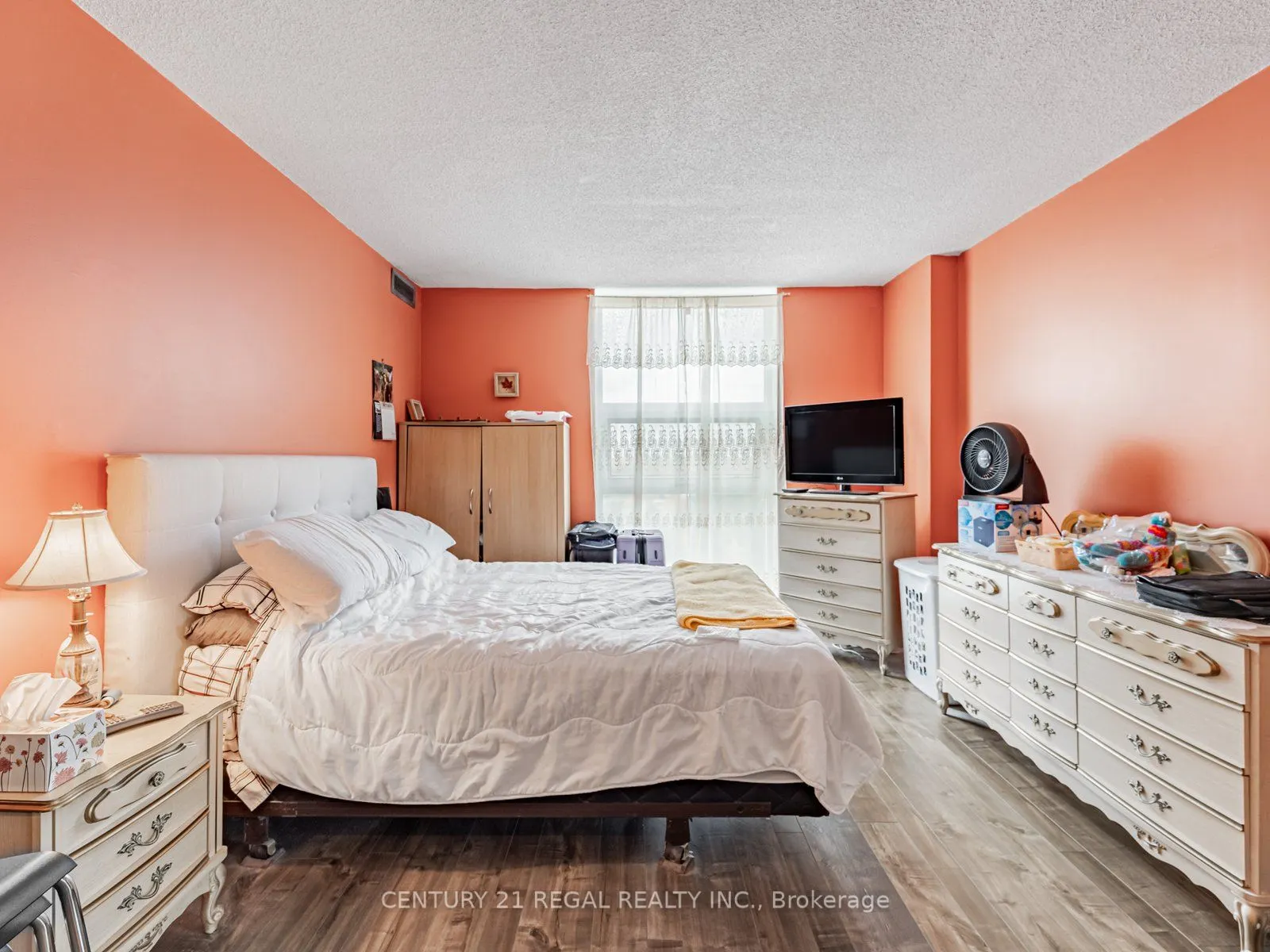 20 Dean Park Road, #601