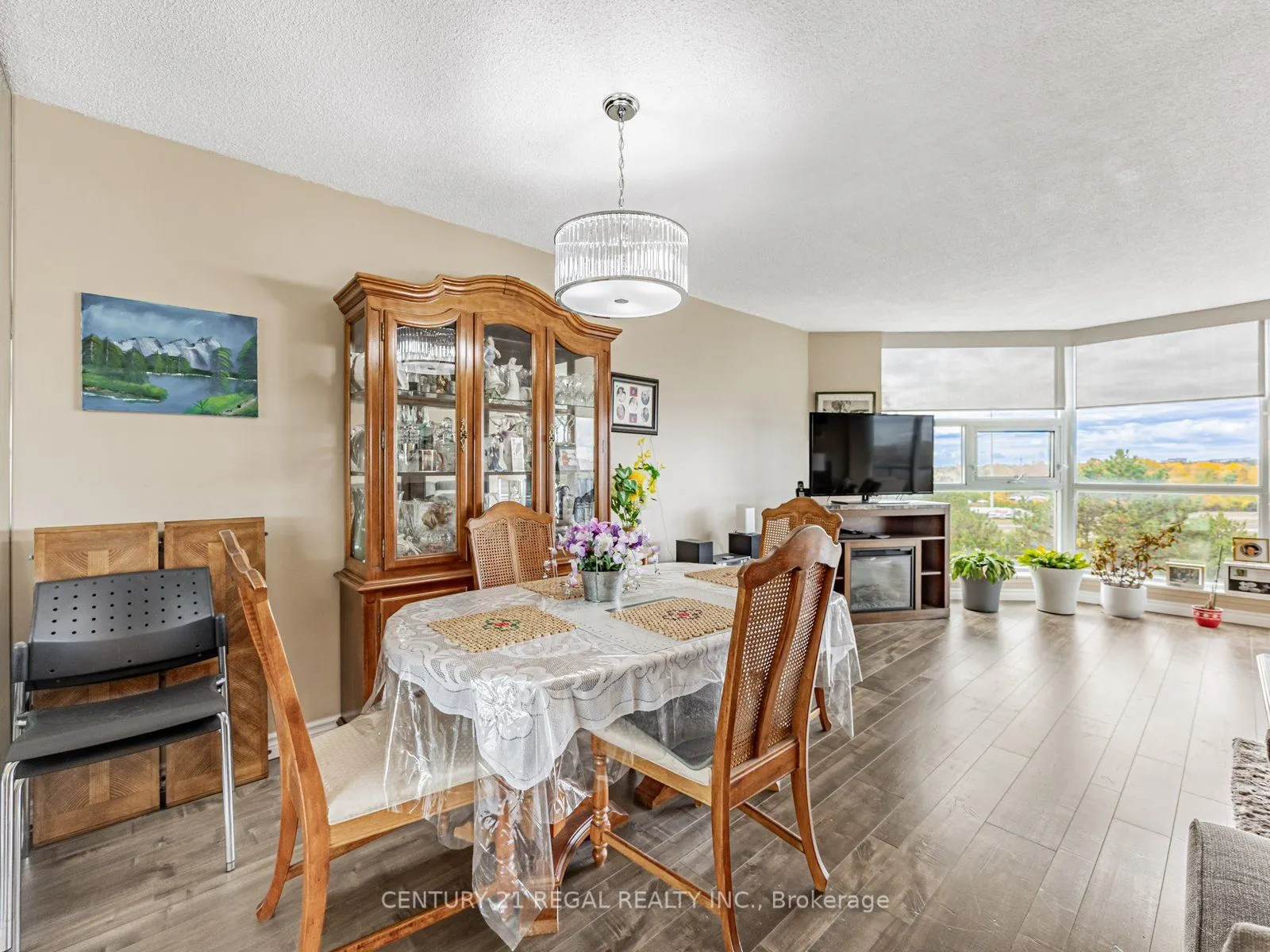 20 Dean Park Road, #601