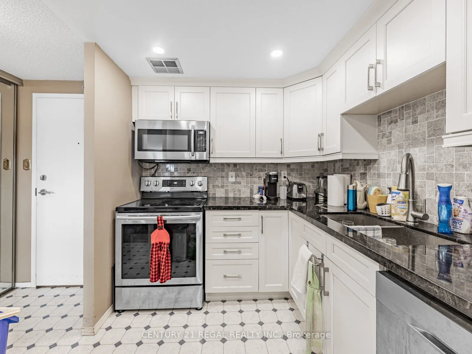 20 Dean Park Road, #601