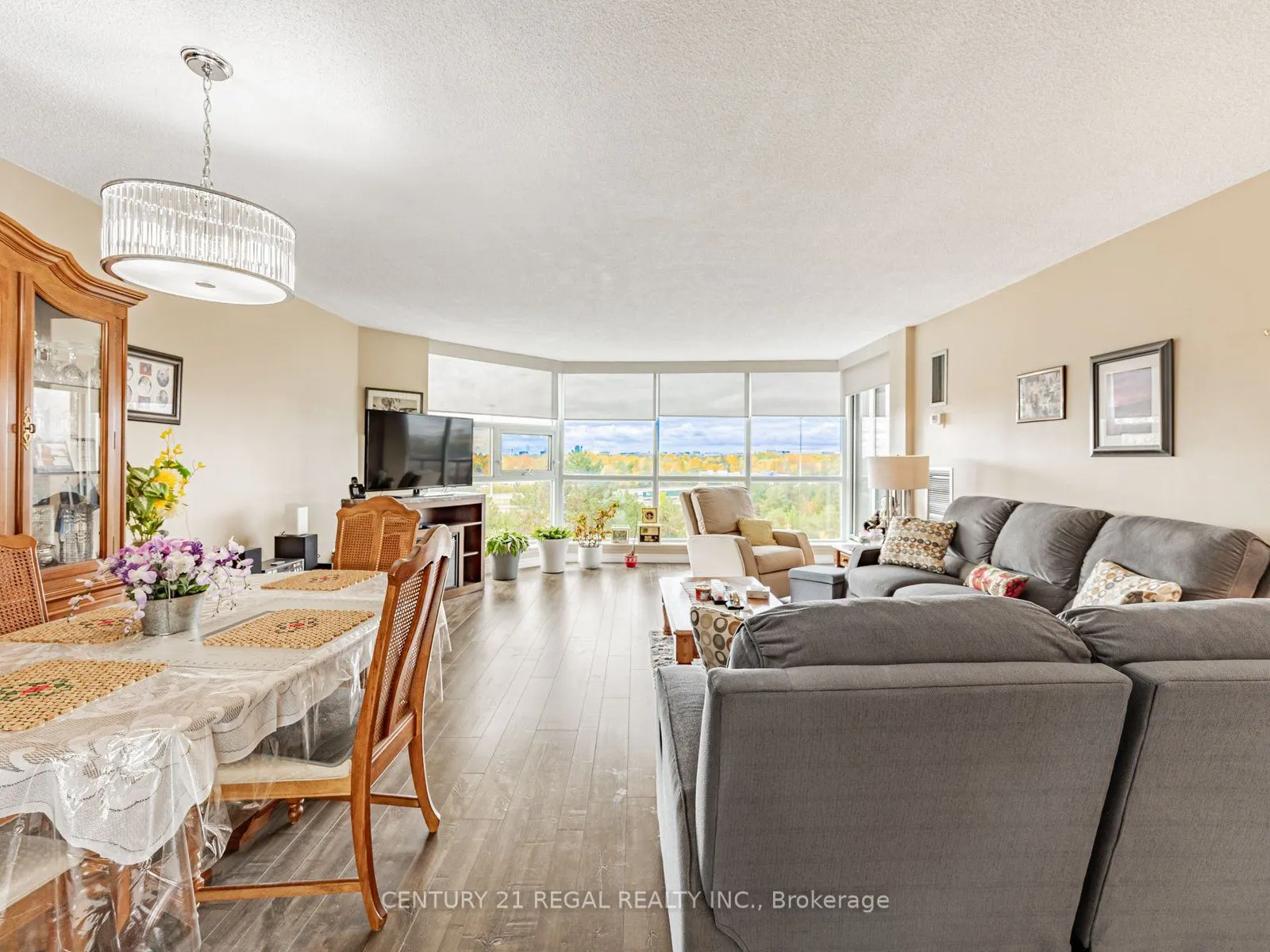 20 Dean Park Road, #601