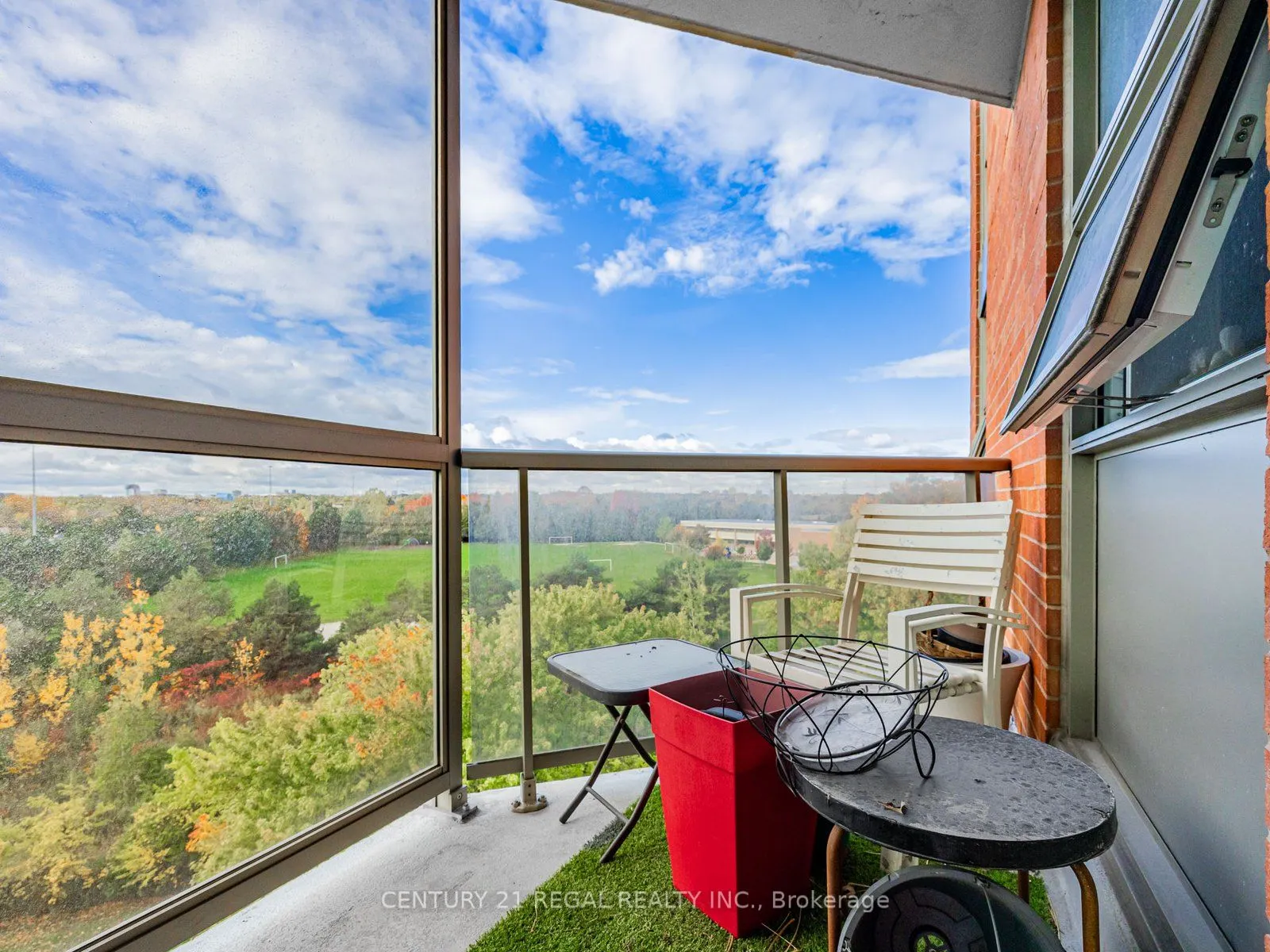 20 Dean Park Road, #601