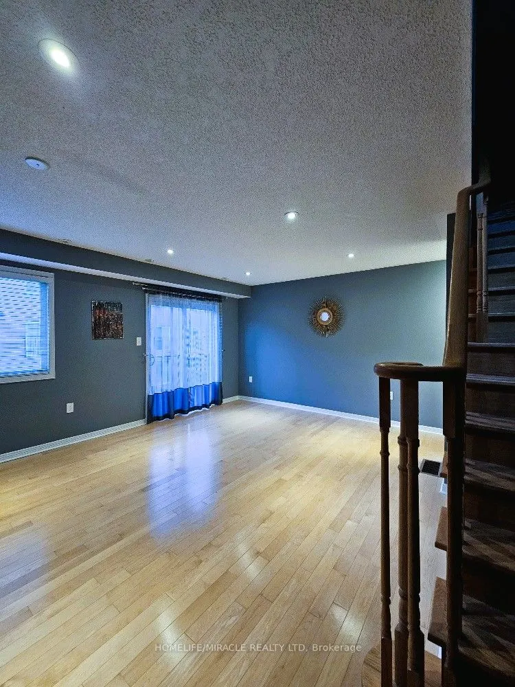 20 Etienne Street, #Main