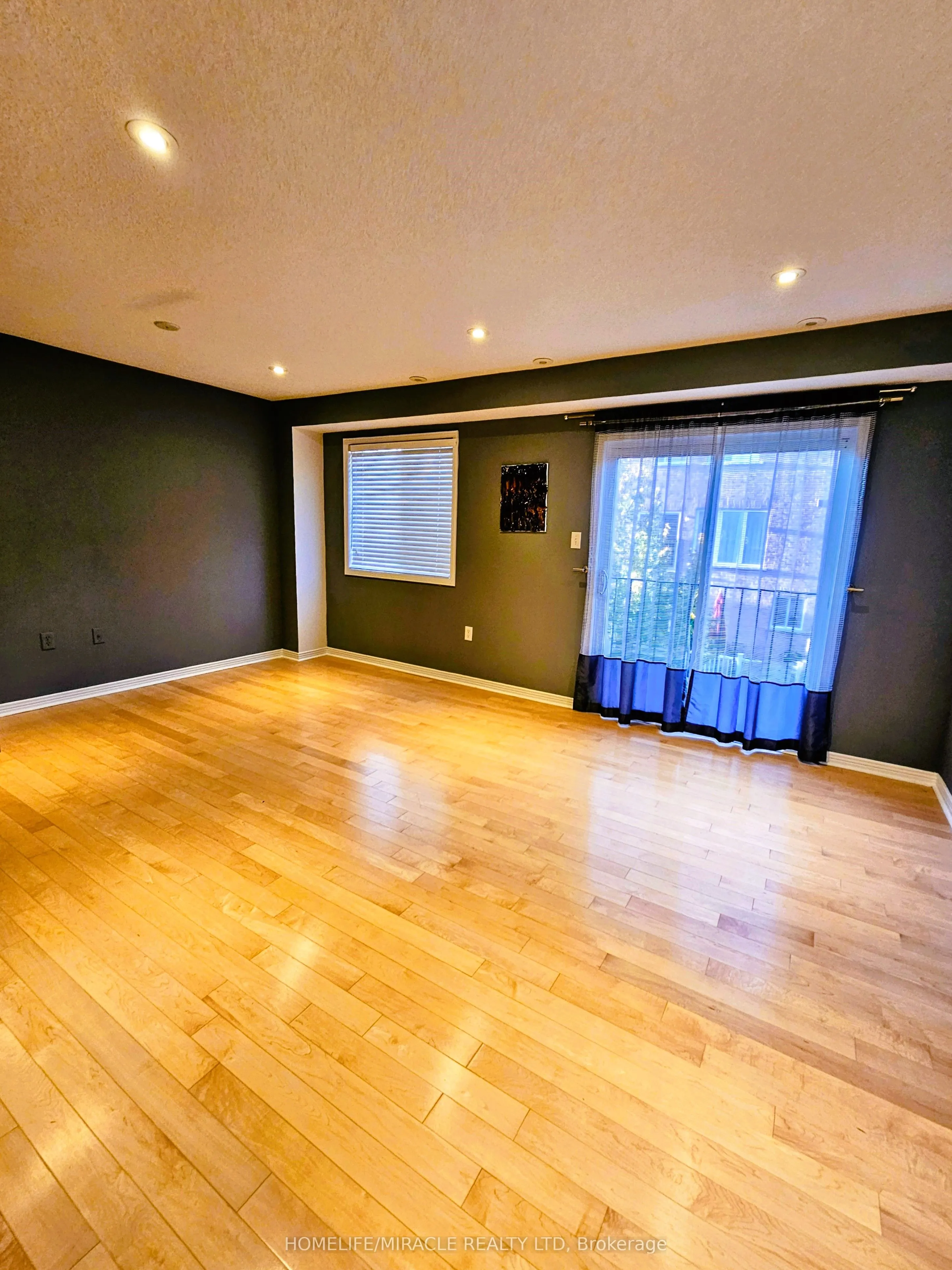 20 Etienne Street, #Main