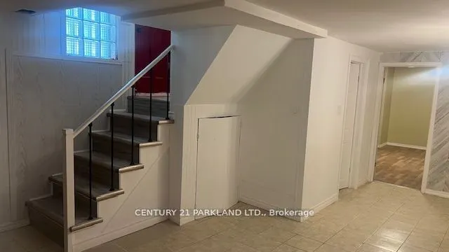 8 Kingsmere Crescent