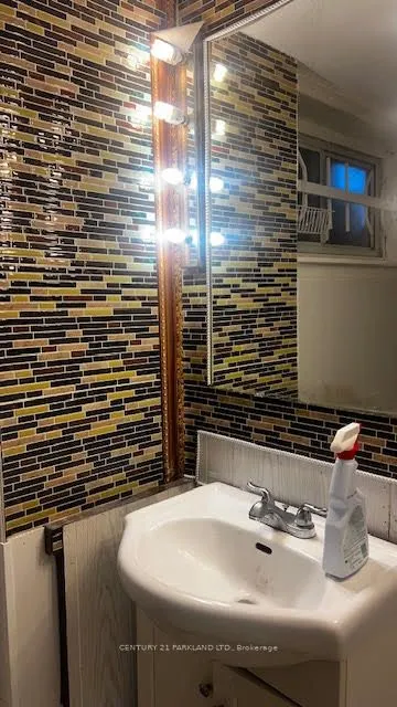 8 Kingsmere Crescent