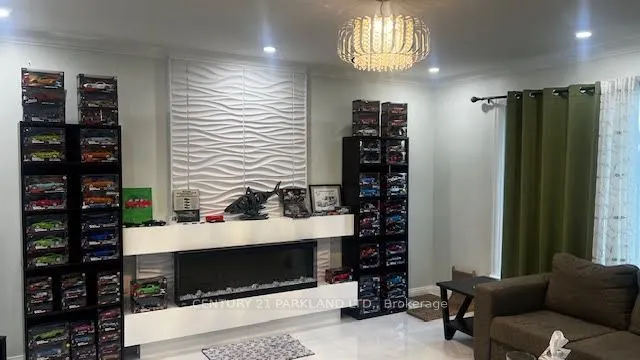 8 Kingsmere Crescent