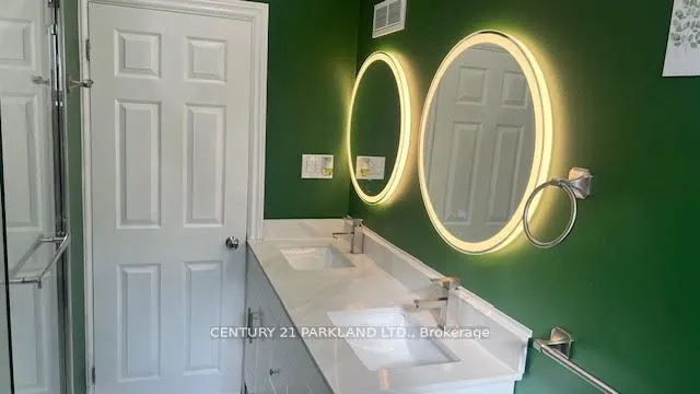 8 Kingsmere Crescent