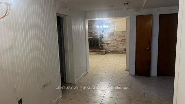 8 Kingsmere Crescent