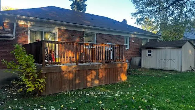 8 Kingsmere Crescent