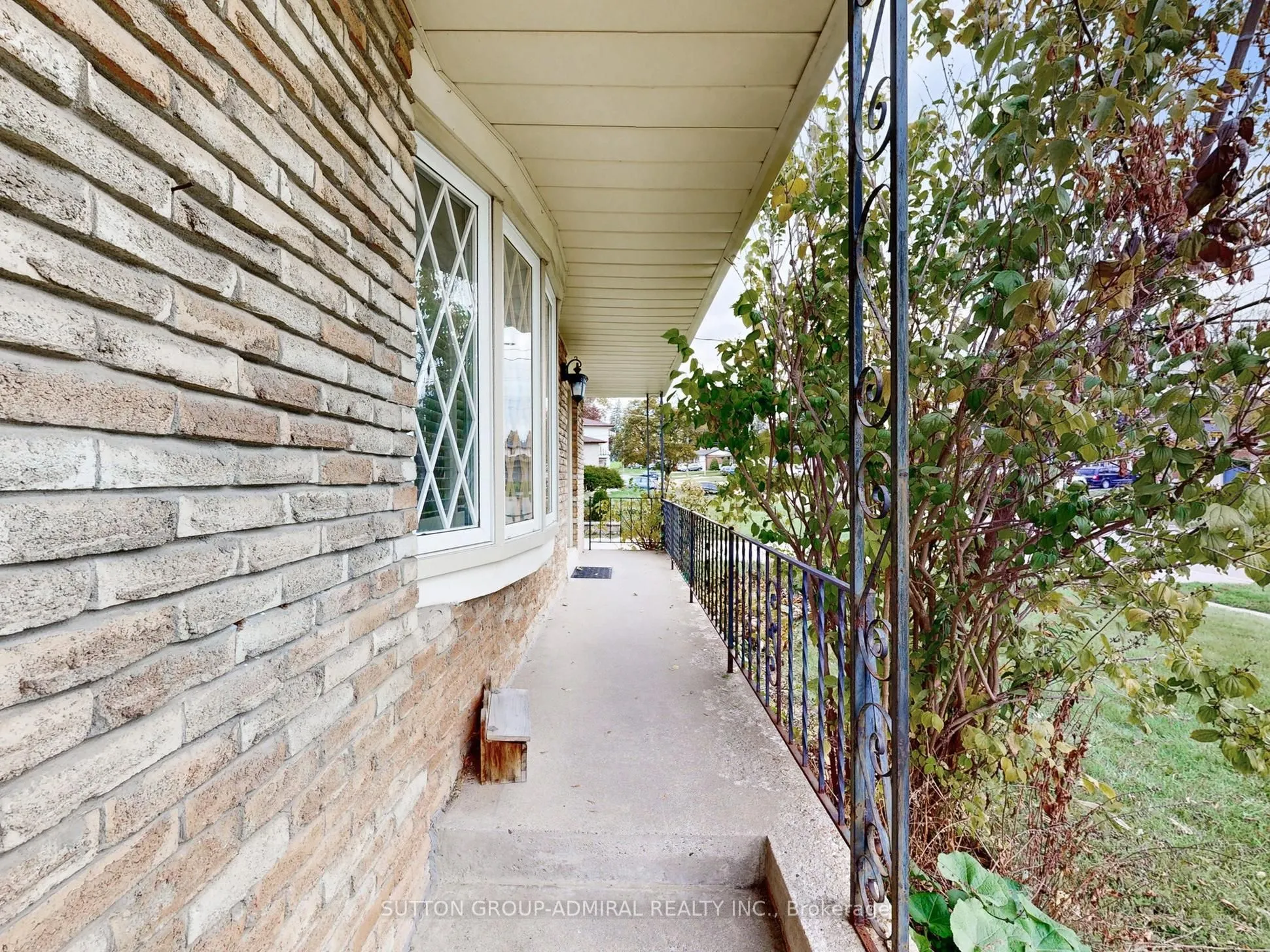 680 Adelaide Avenue E