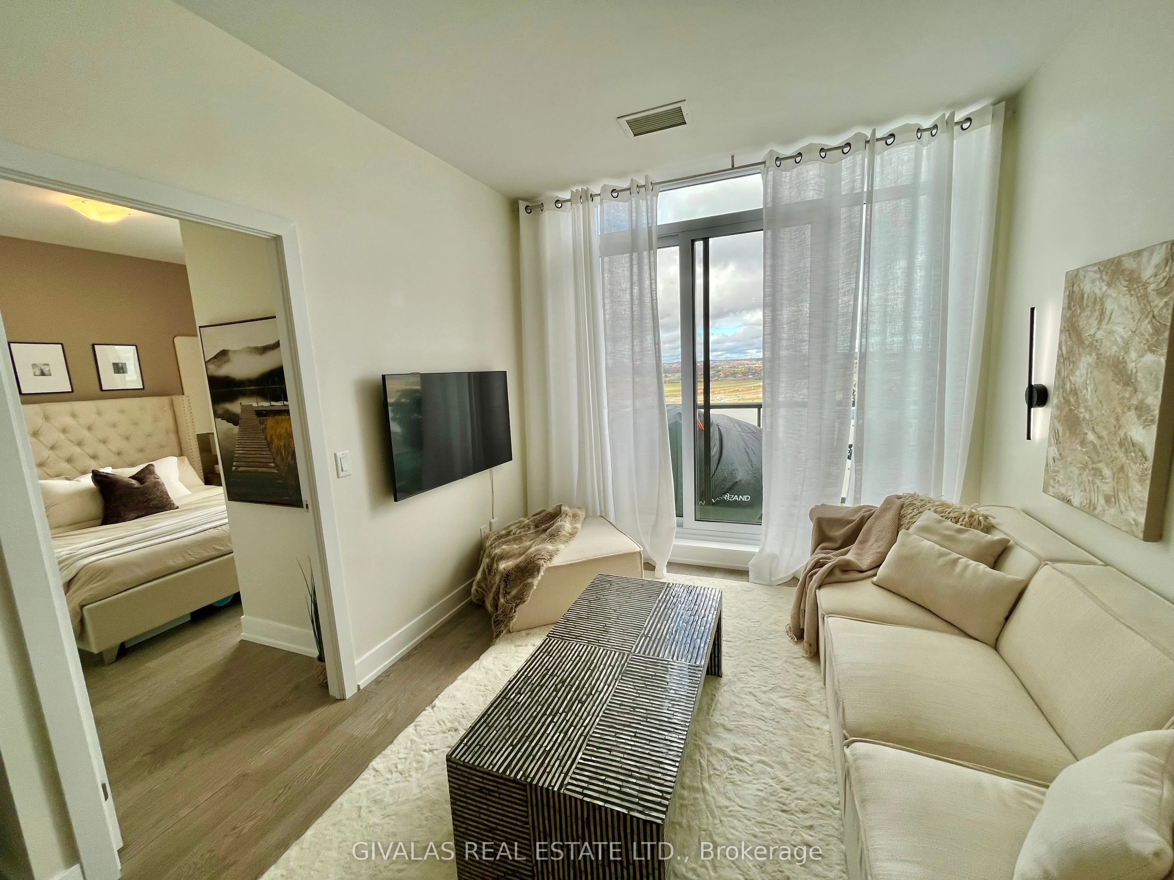 2550 Simcoe Street N, #Ph06