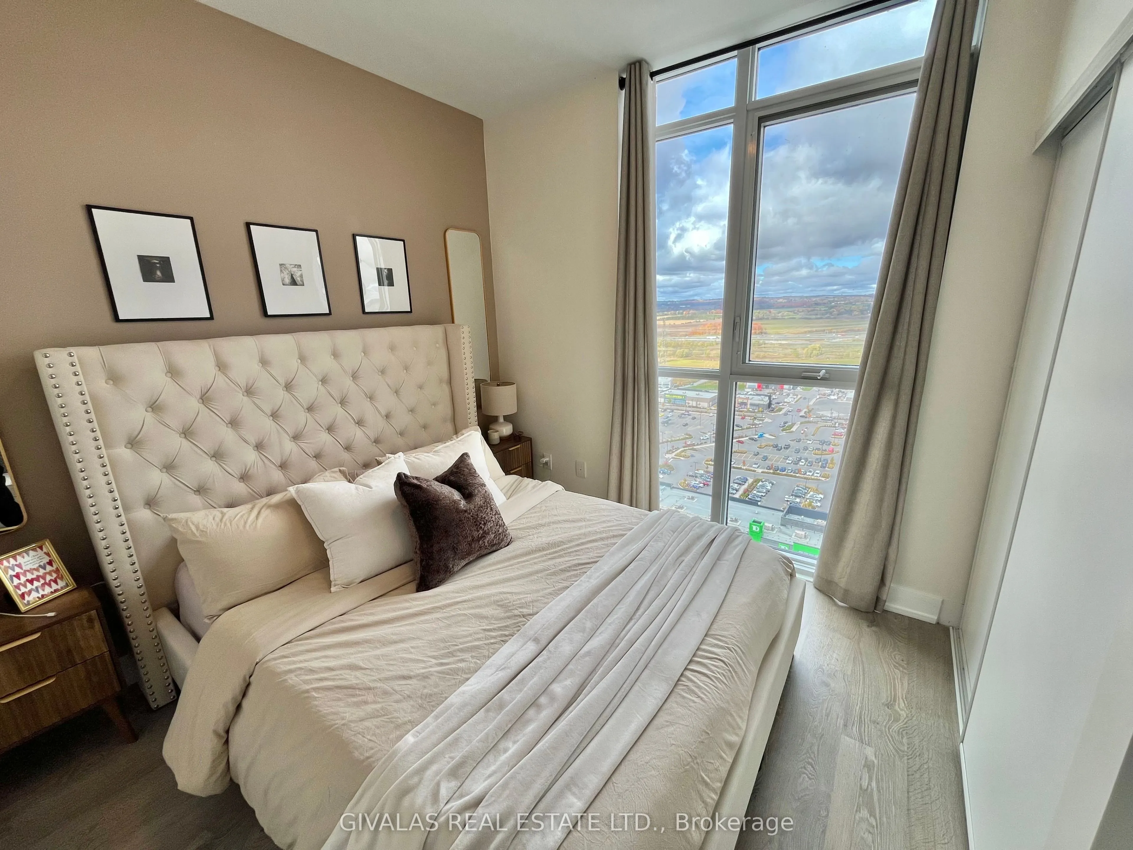 2550 Simcoe Street N, #Ph06