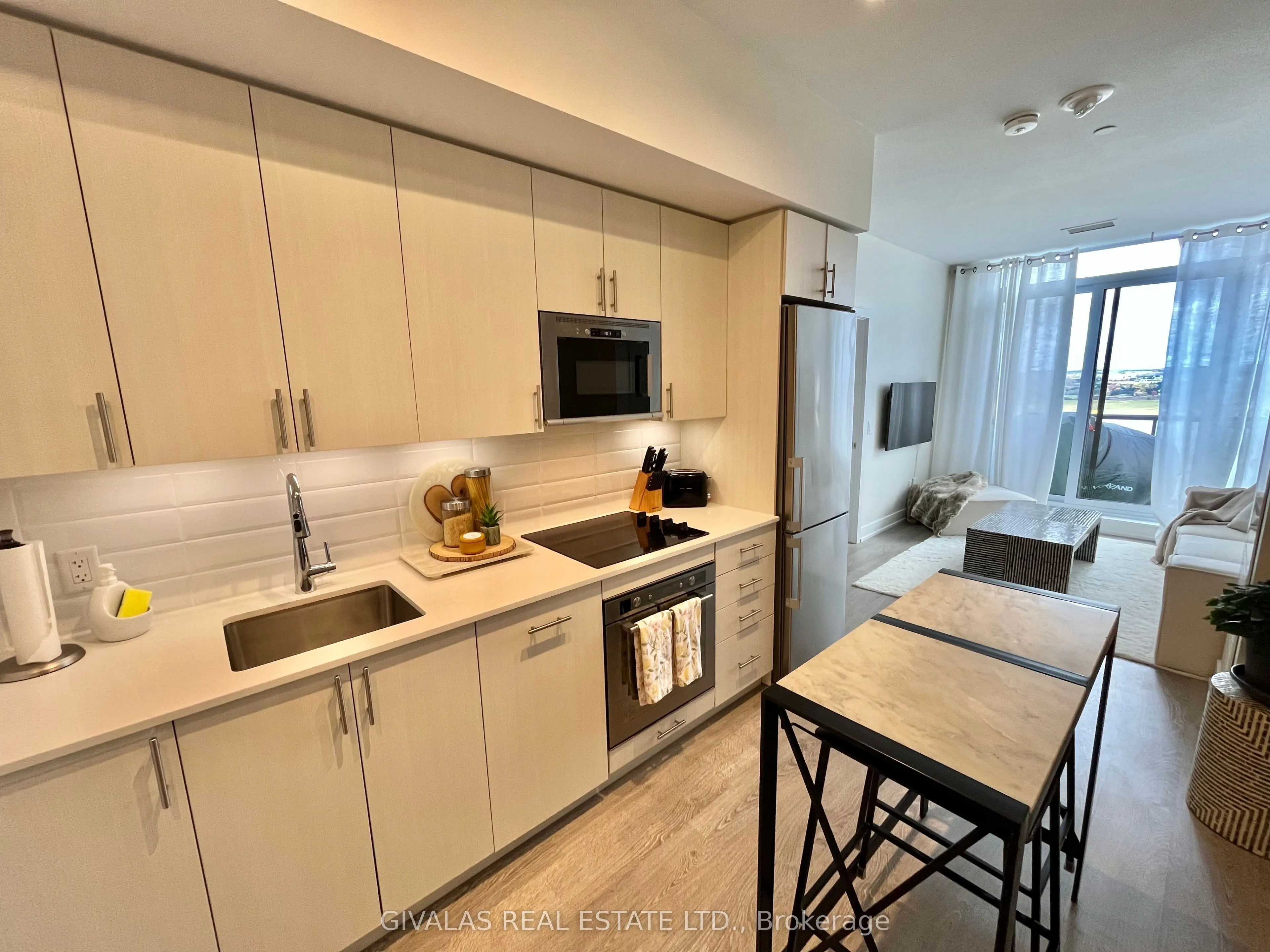 2550 Simcoe Street N, #Ph06