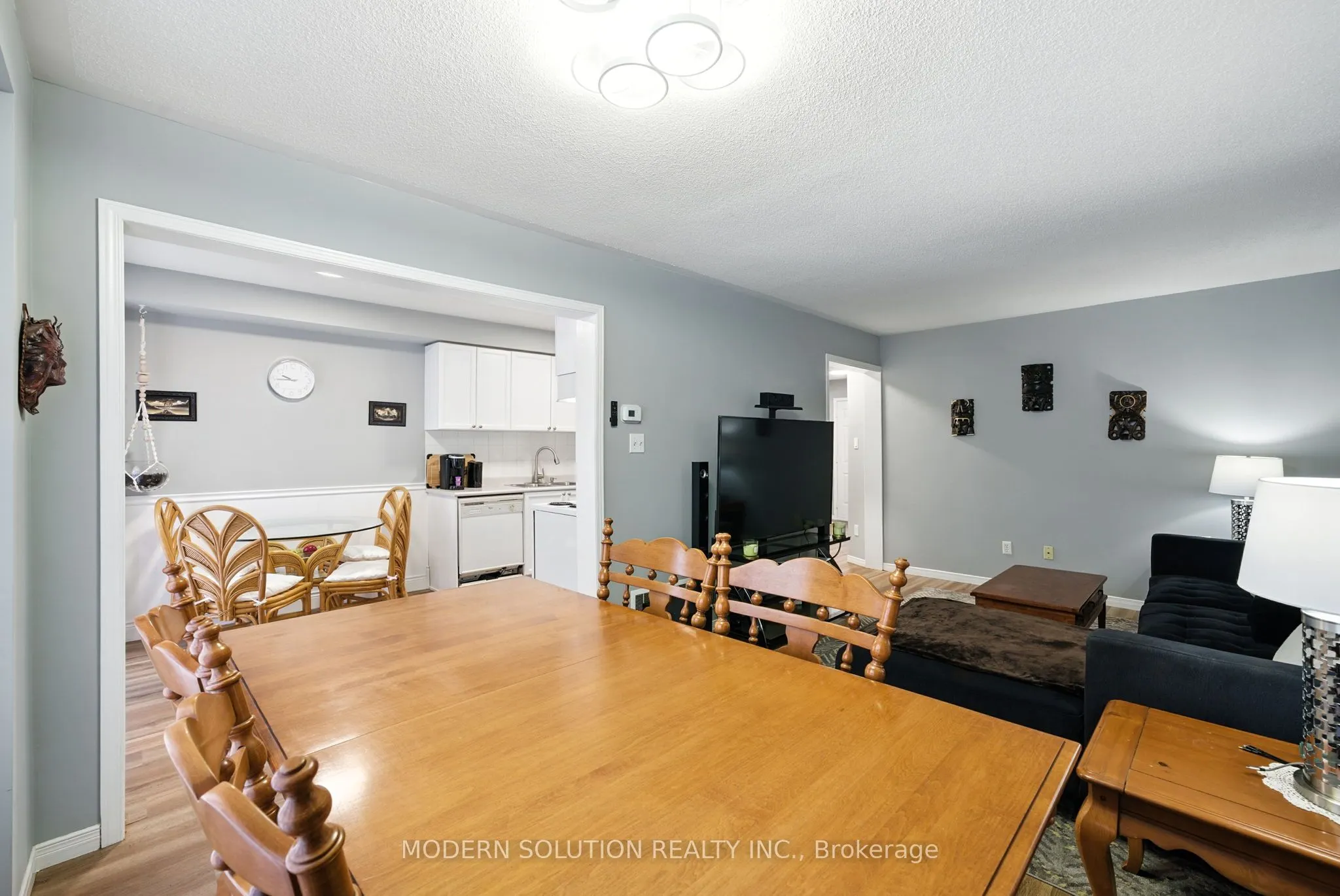 99 Creekwood Crescent