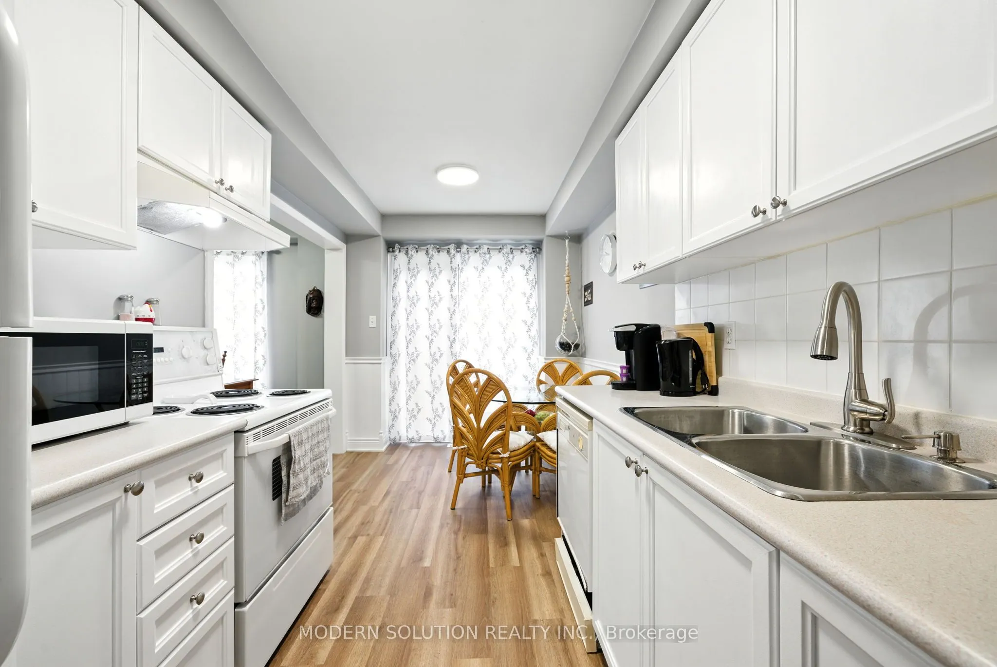 99 Creekwood Crescent