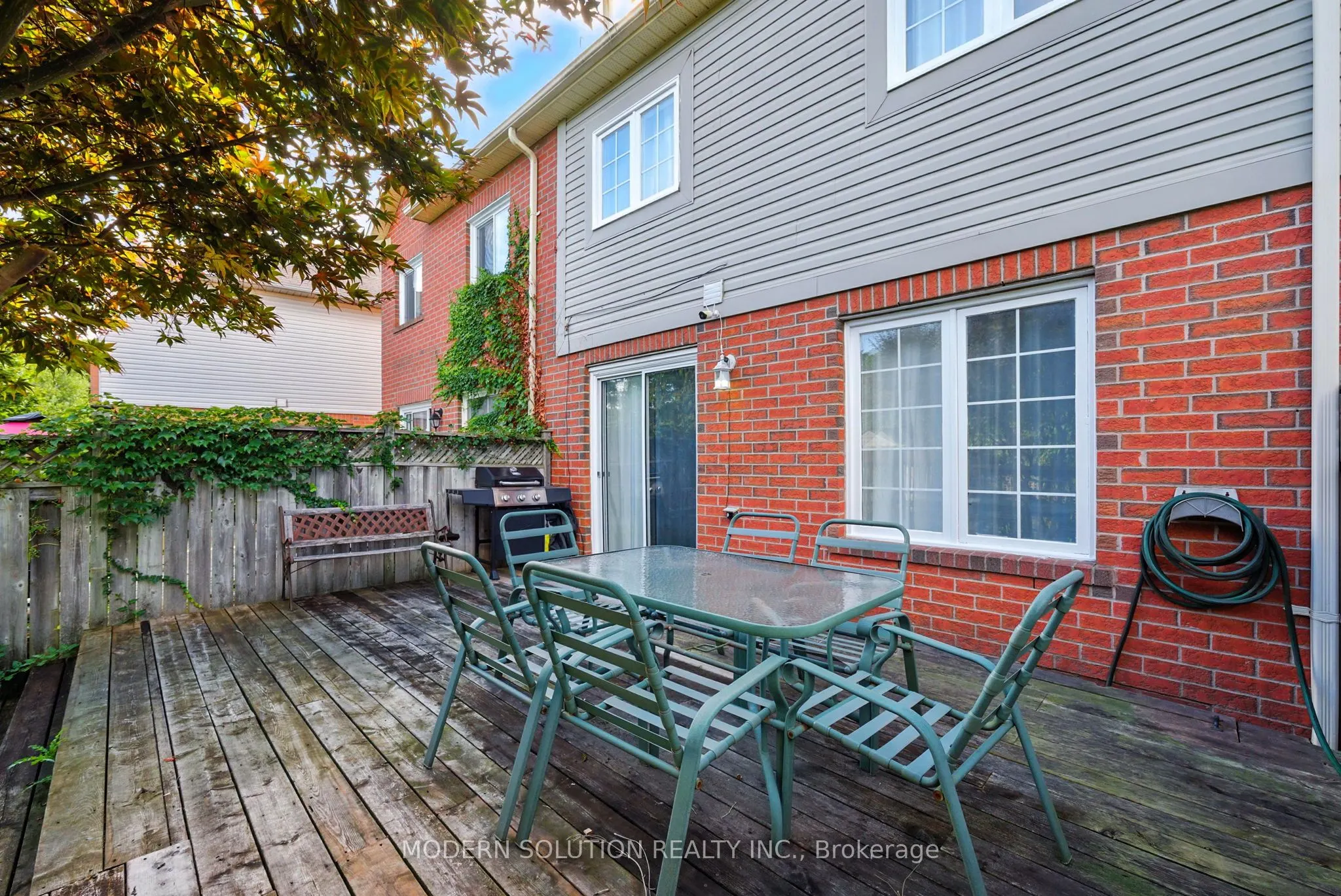 99 Creekwood Crescent