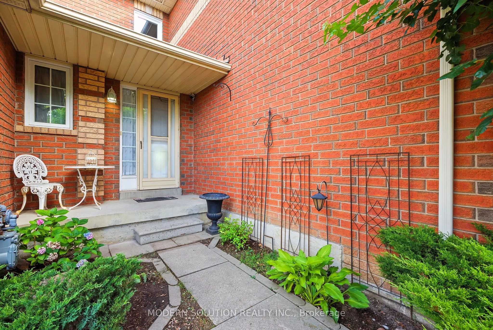 99 Creekwood Crescent