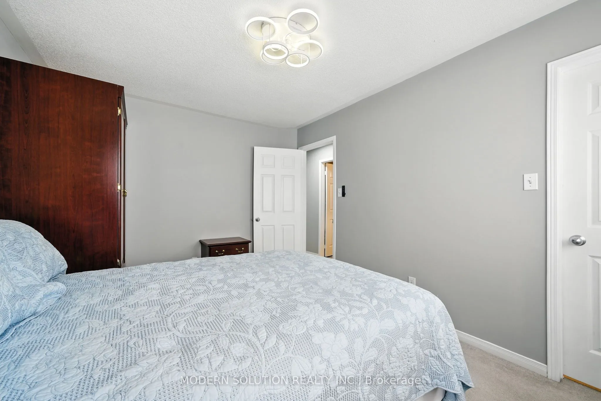 99 Creekwood Crescent