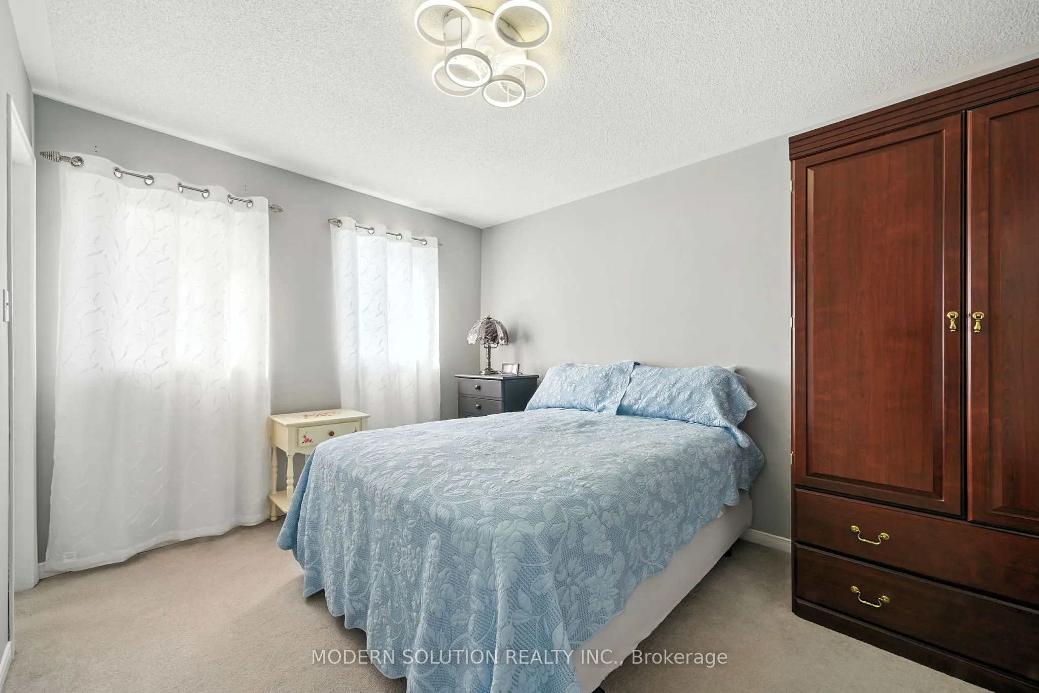 99 Creekwood Crescent