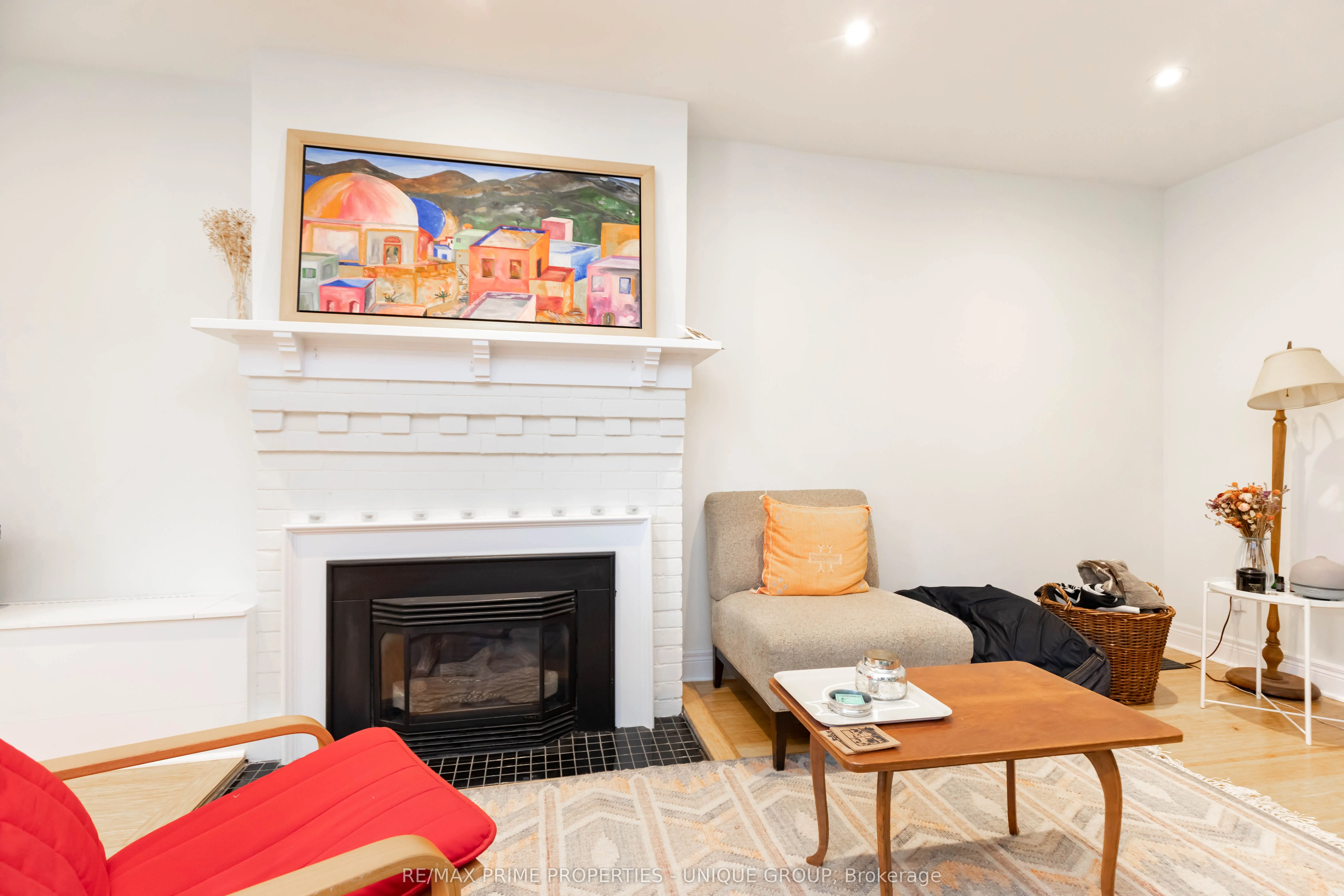 2338 Queen Street E, #Main