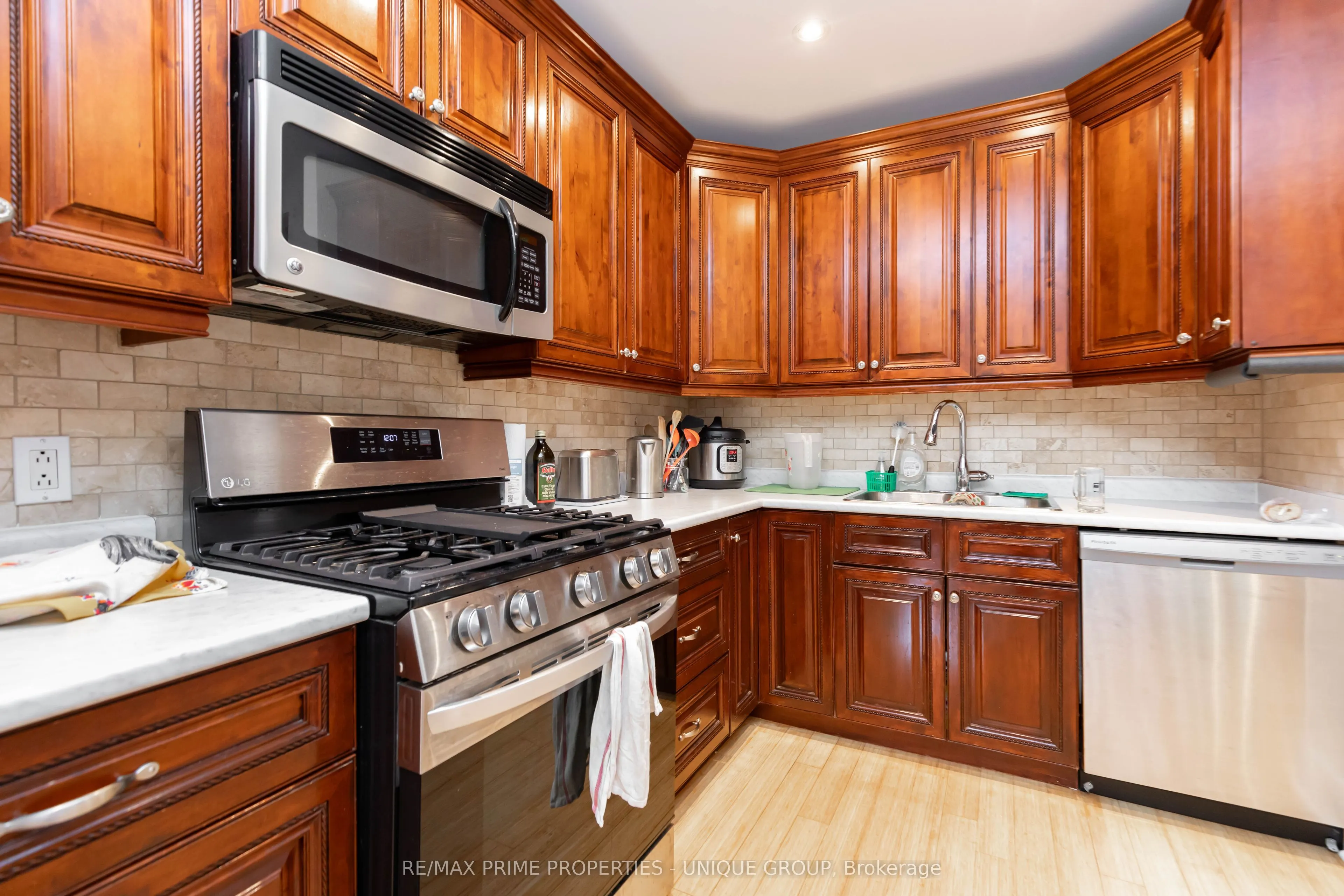 2338 Queen Street E, #Main