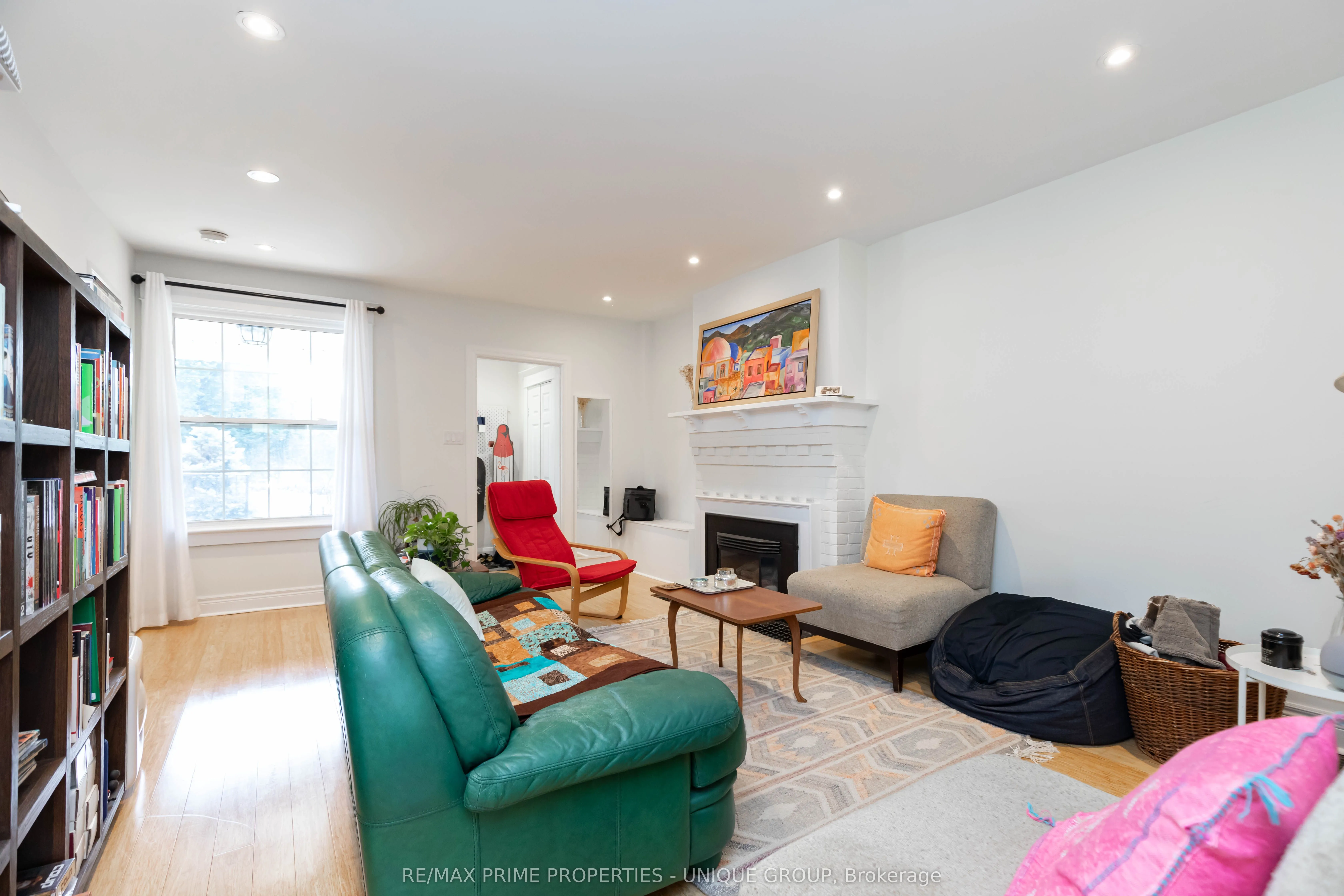 2338 Queen Street E, #Main