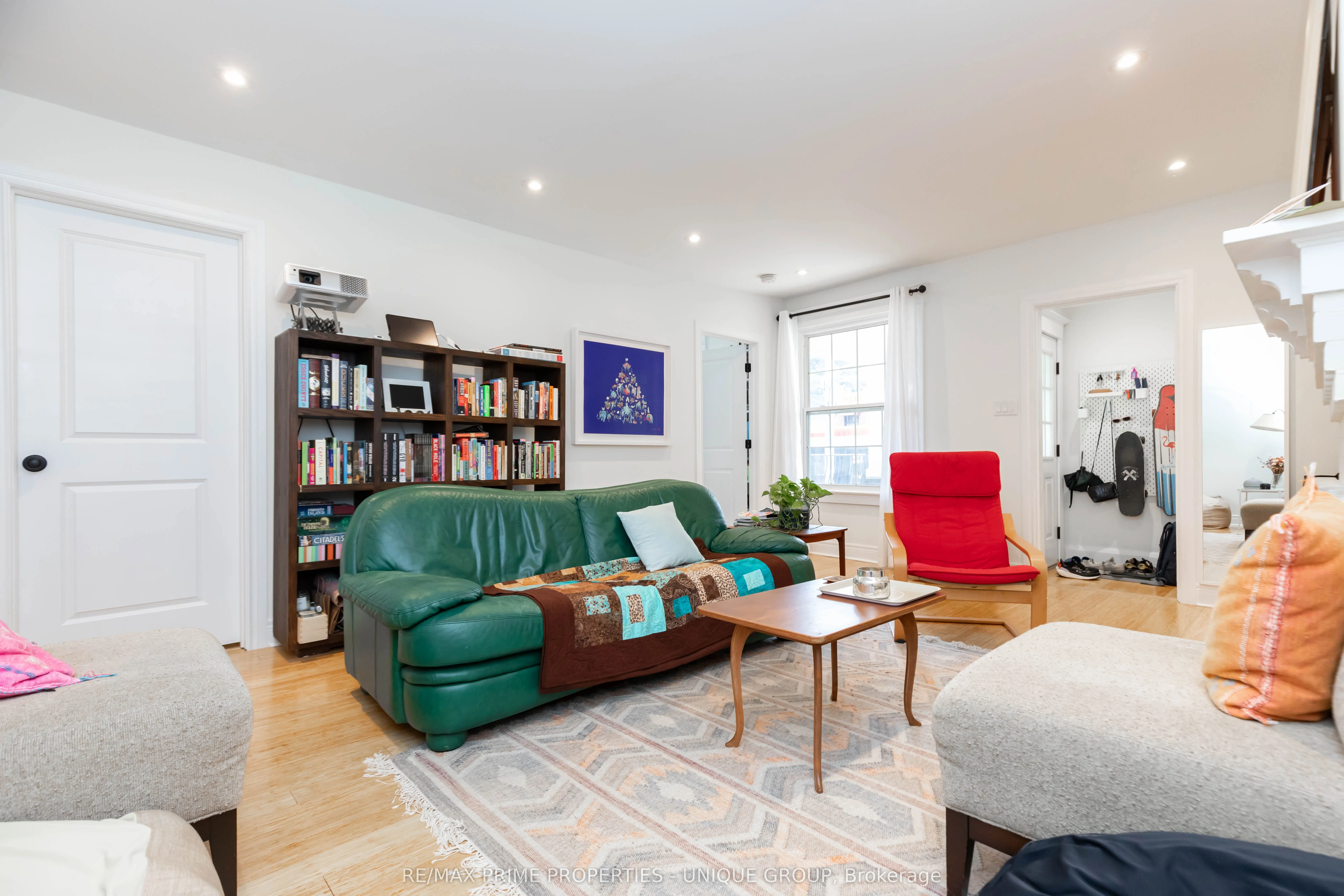 2338 Queen Street E, #Main