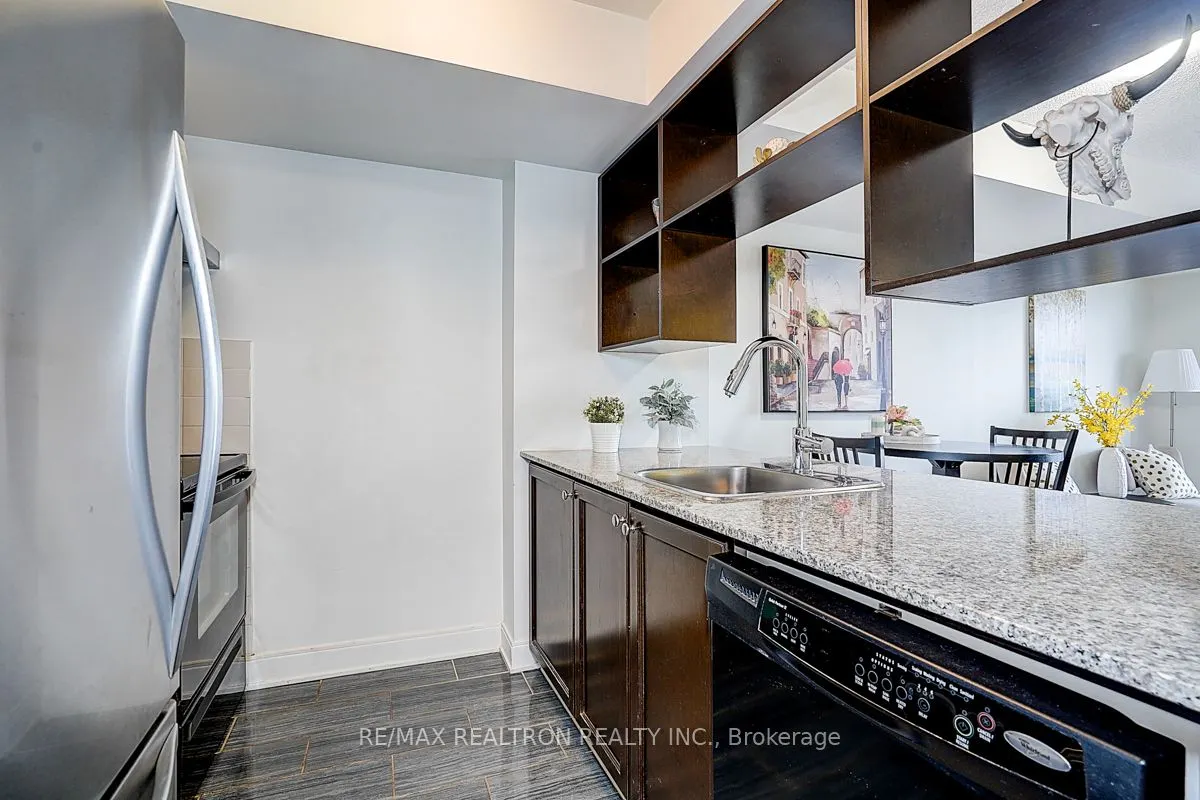 135 Village Green Square, #3220