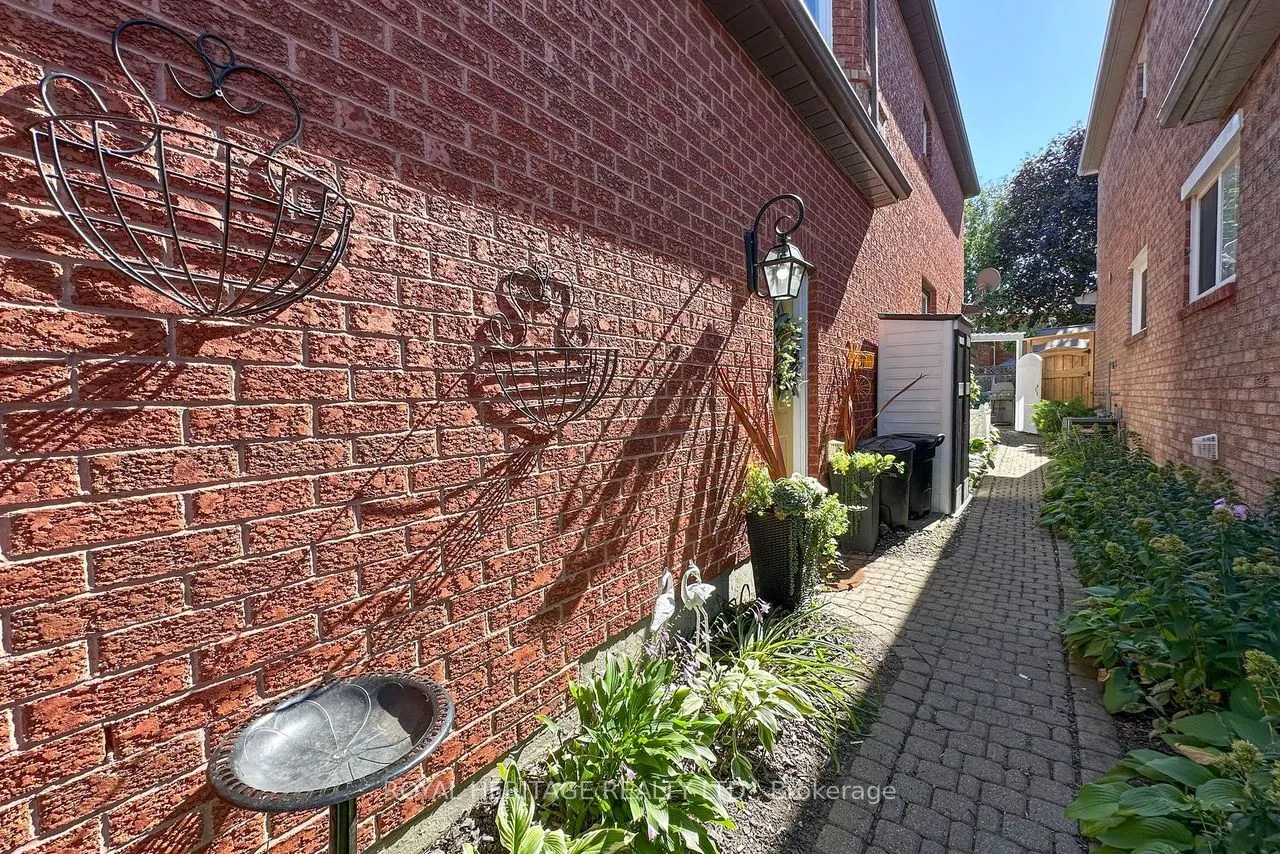 66 Fieldnest Crescent