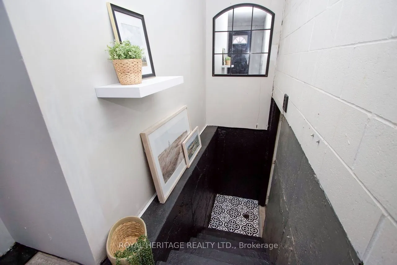 66 Fieldnest Crescent