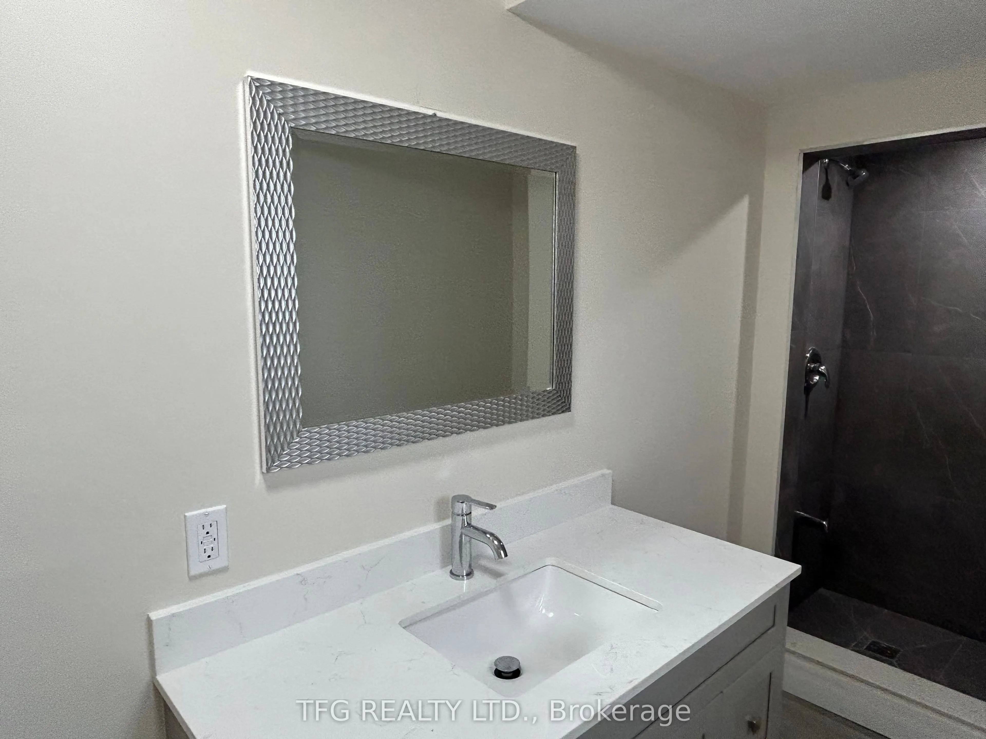 306 King Street W, #Upper