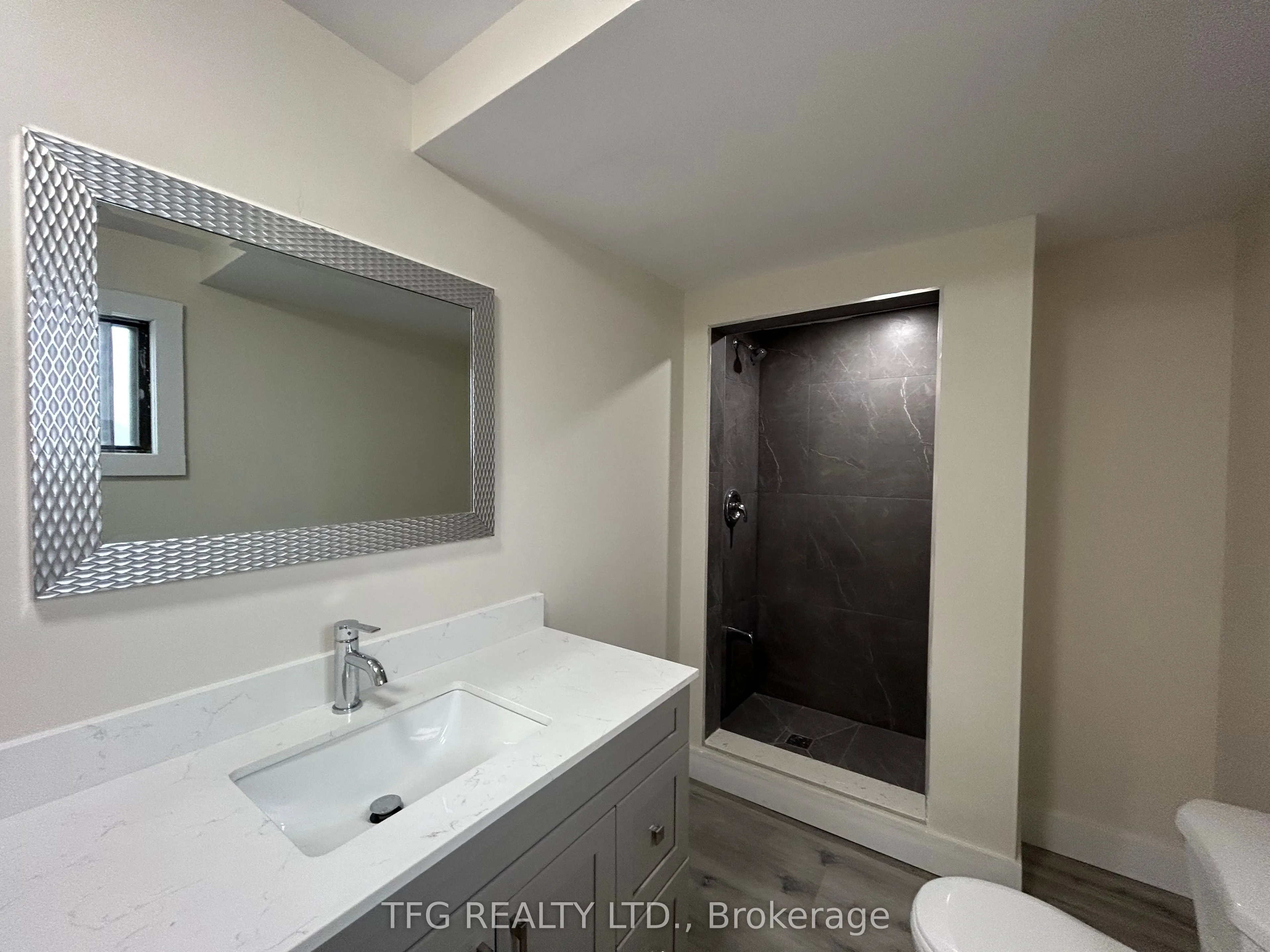 306 King Street W, #Upper