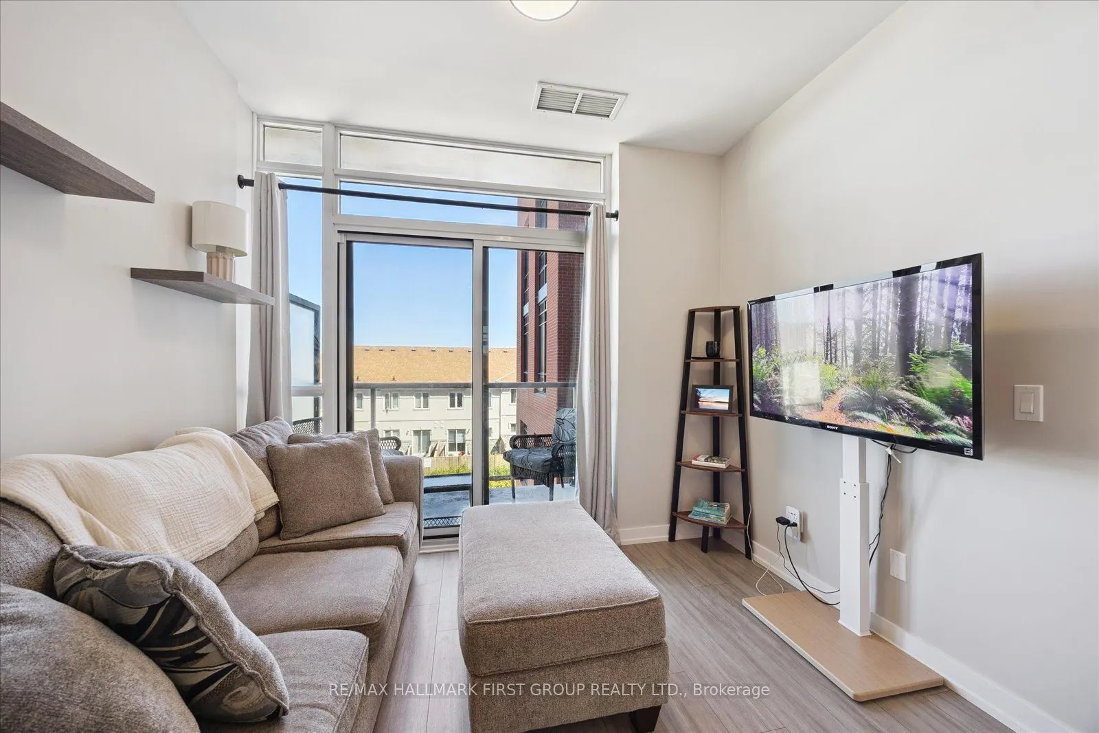 1010 Dundas Street E, #302