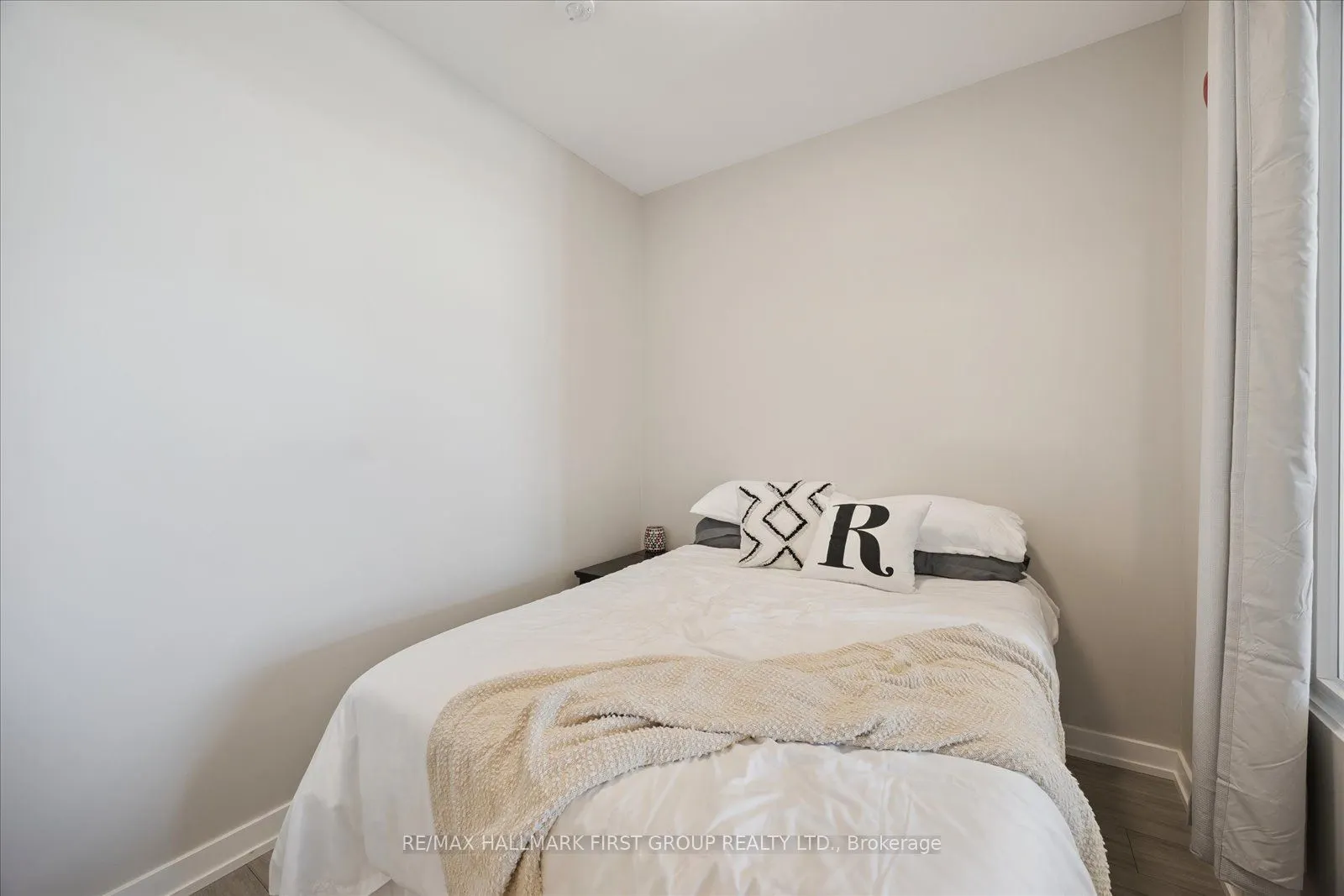 1010 Dundas Street E, #302