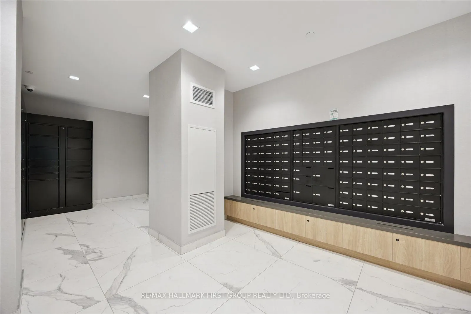 1010 Dundas Street E, #302