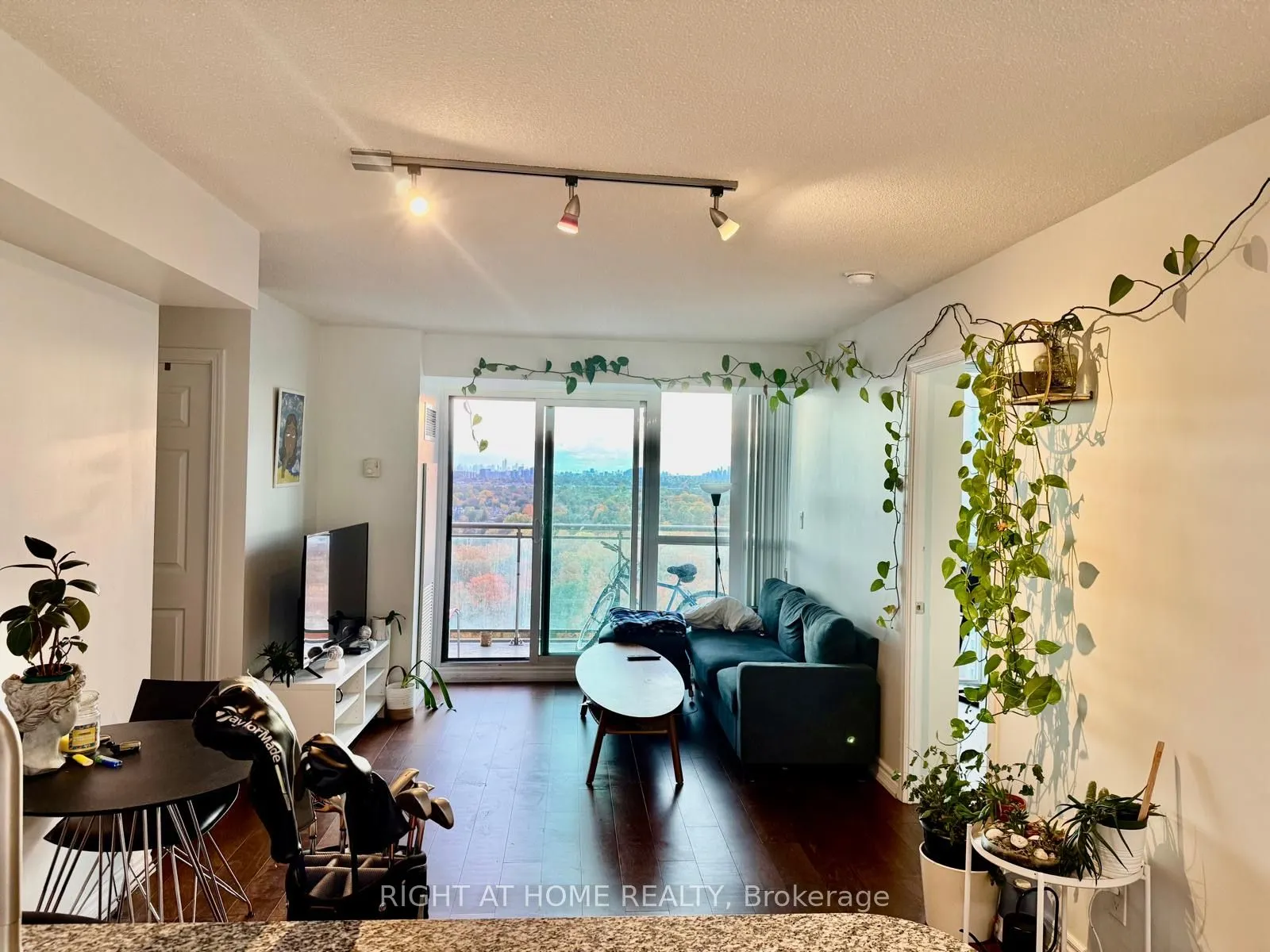 88 Grangeway Avenue, #2502