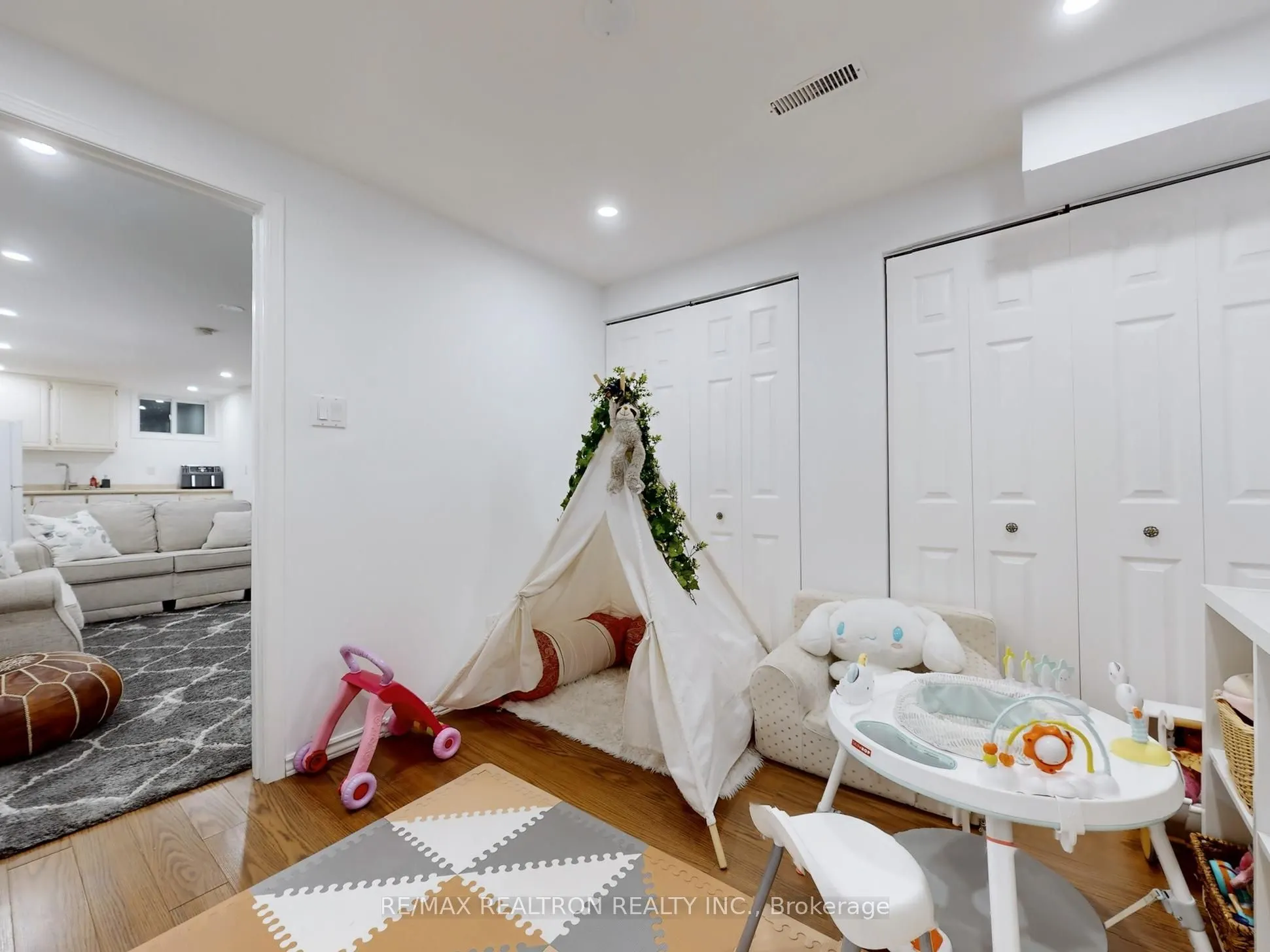 30 Carondale Crescent