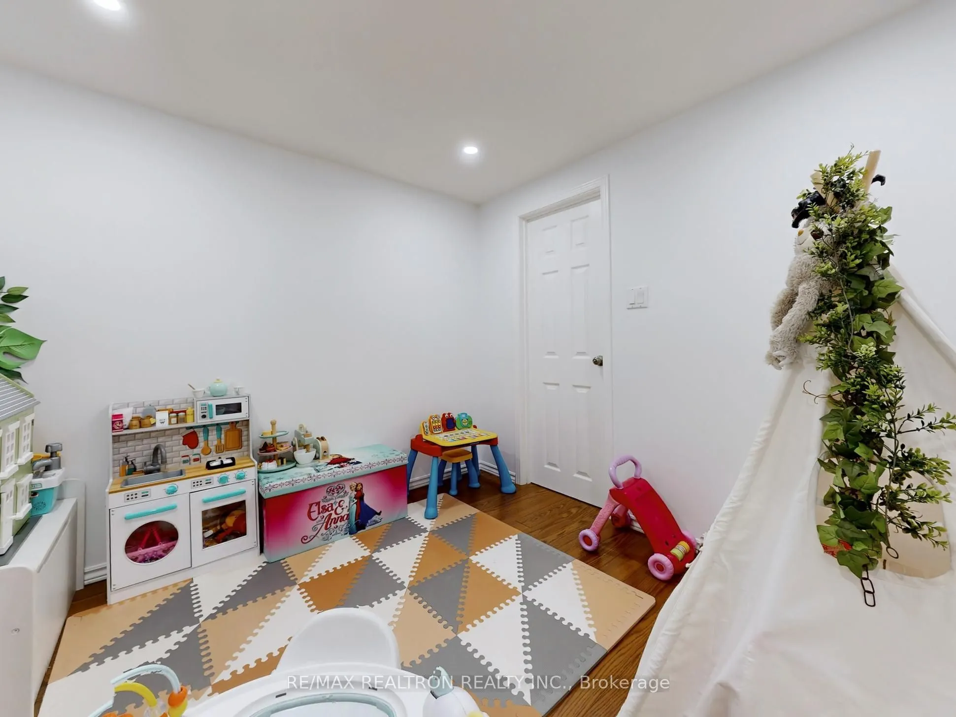 30 Carondale Crescent