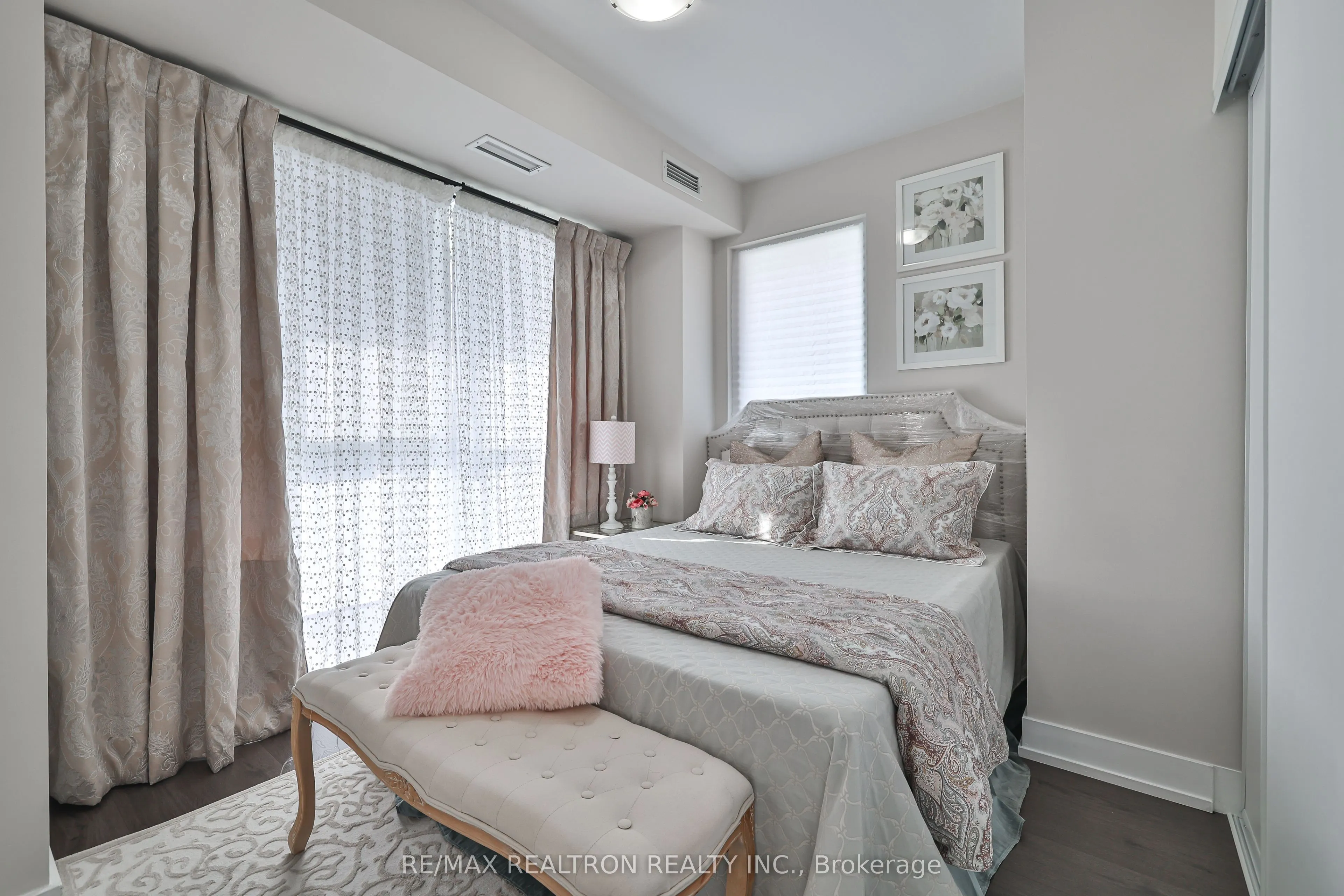 2550 Simcoe Street N, #405