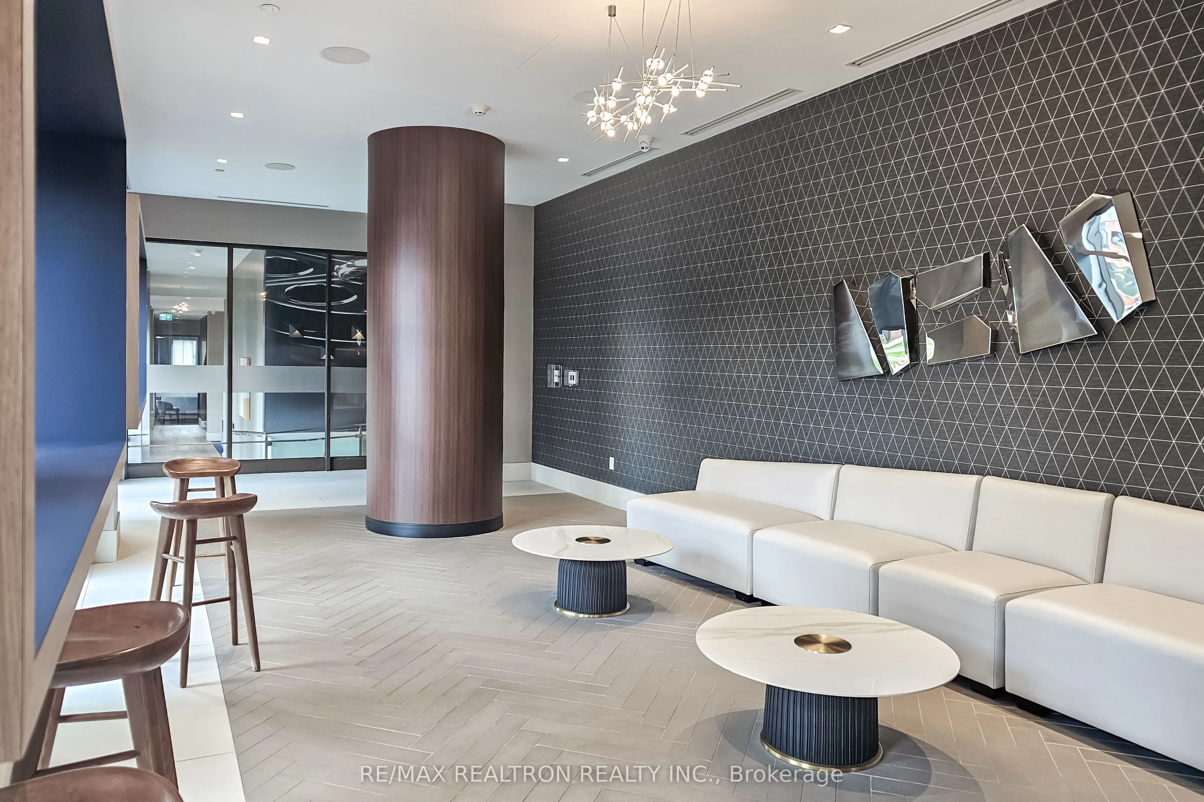 2550 Simcoe Street N, #405