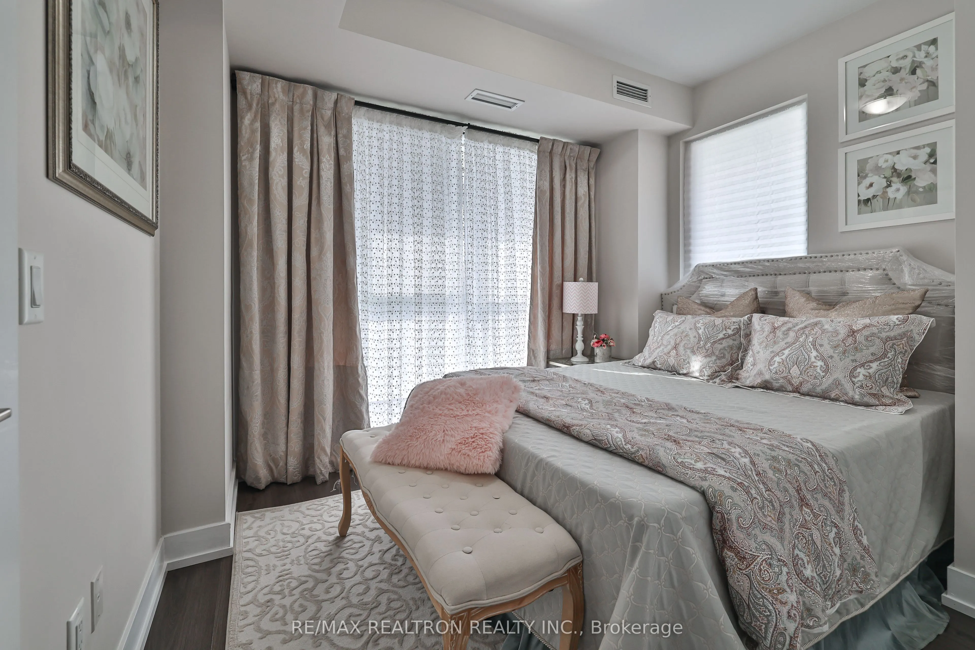 2550 Simcoe Street N, #405