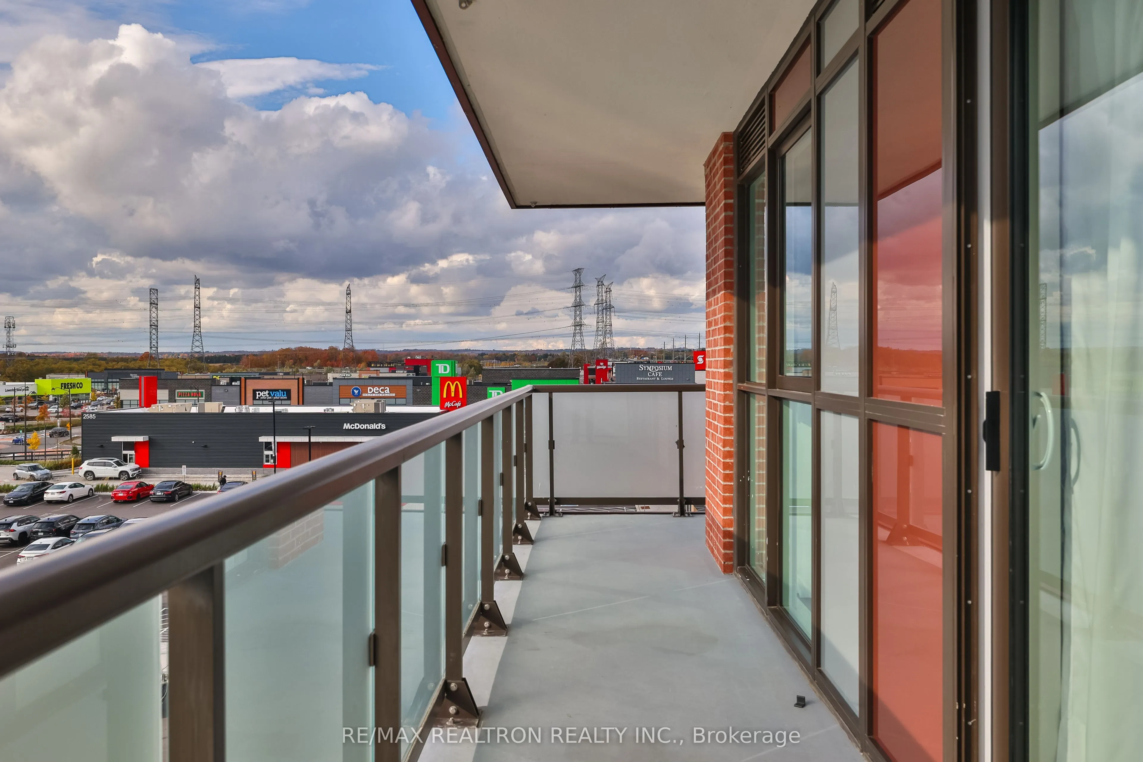 2550 Simcoe Street N, #405