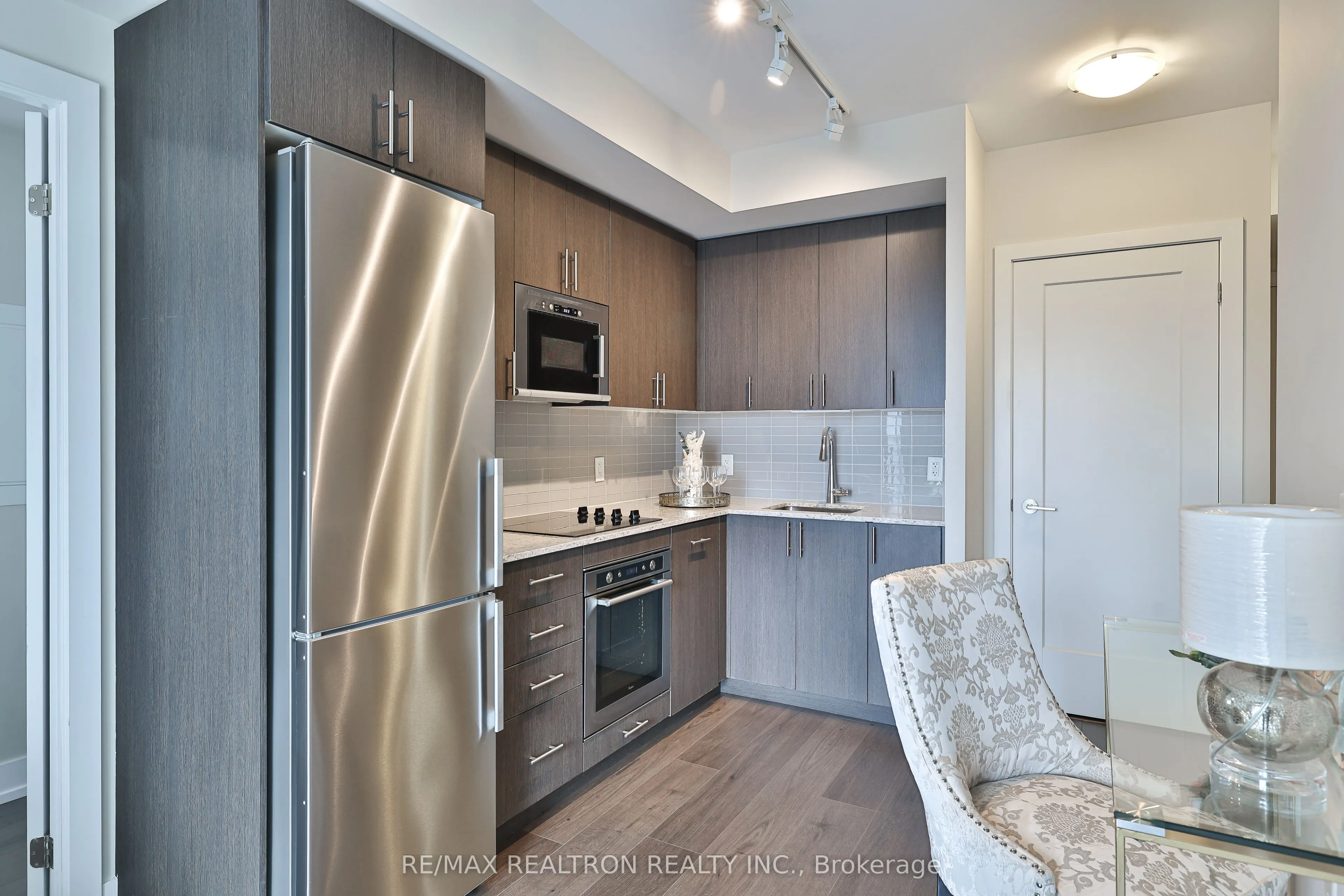 2550 Simcoe Street N, #405