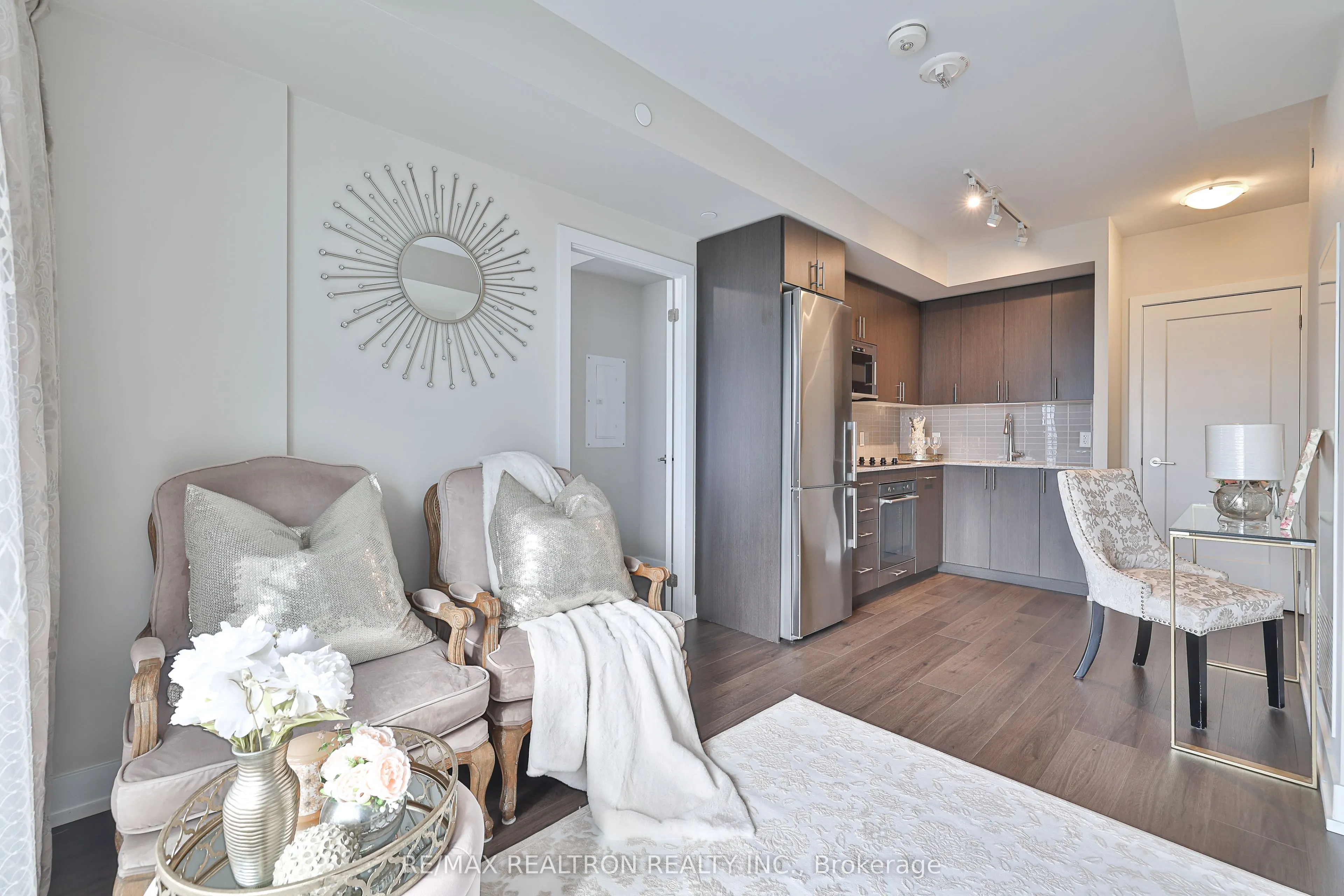 2550 Simcoe Street N, #405