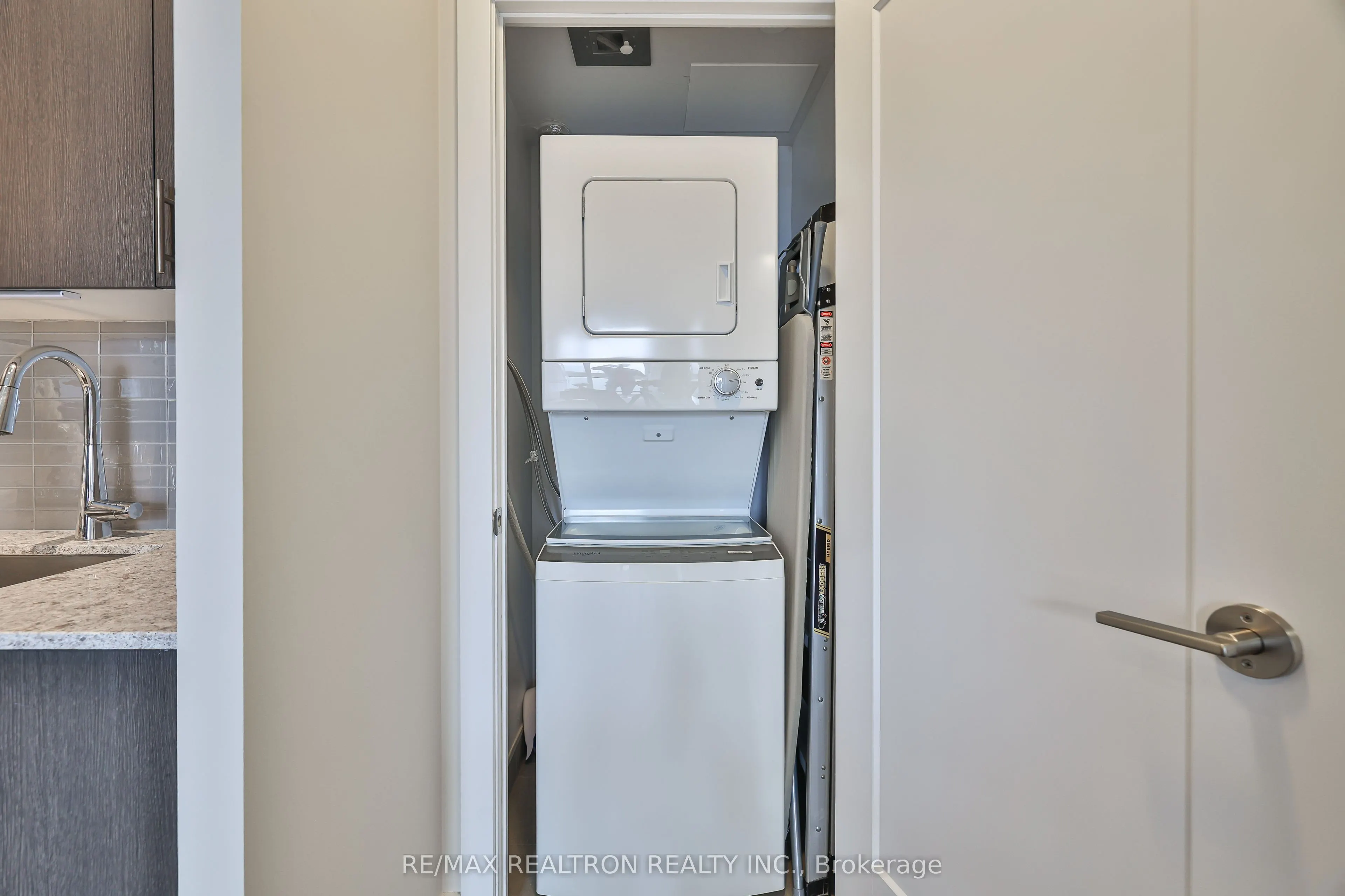 2550 Simcoe Street N, #405