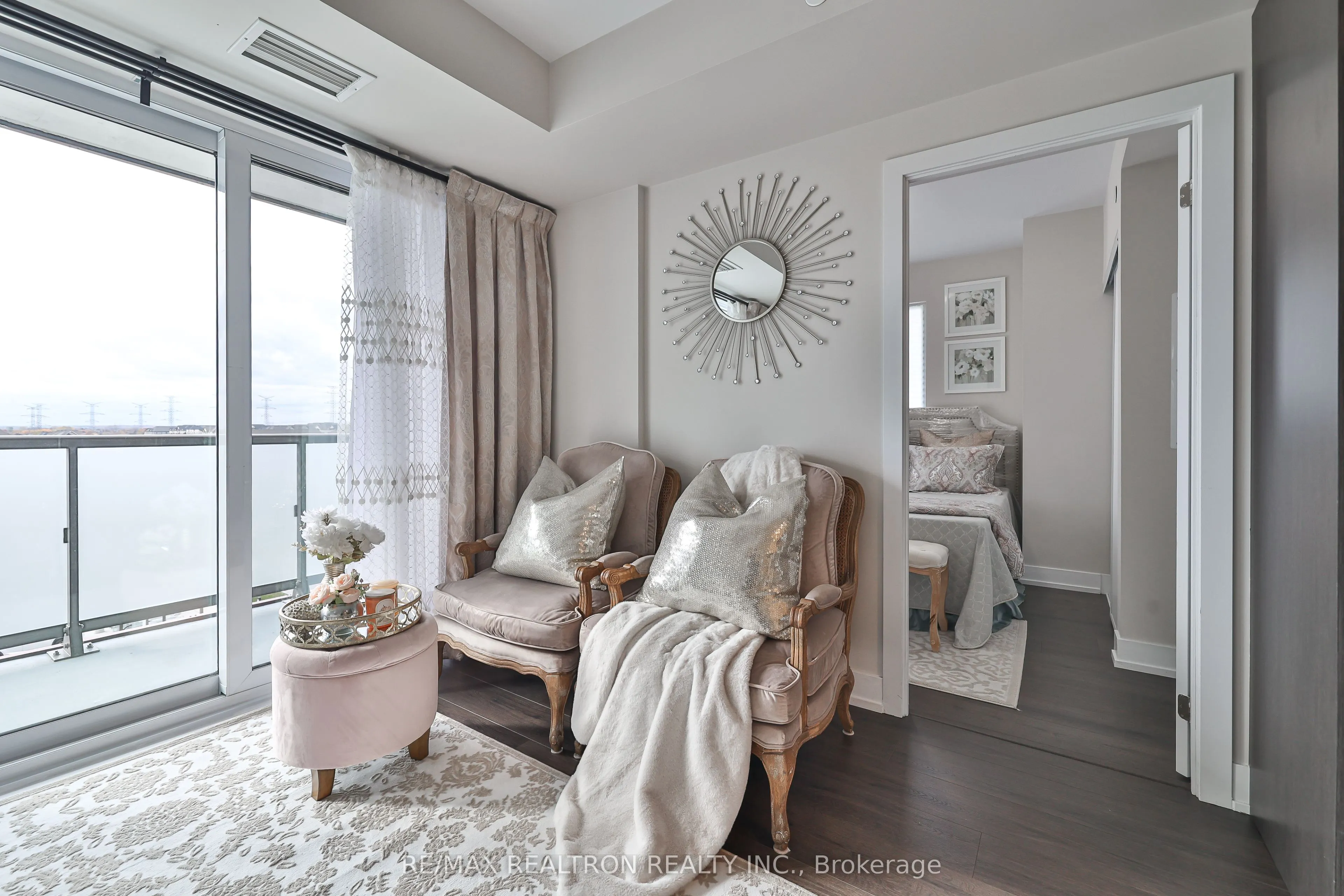 2550 Simcoe Street N, #405