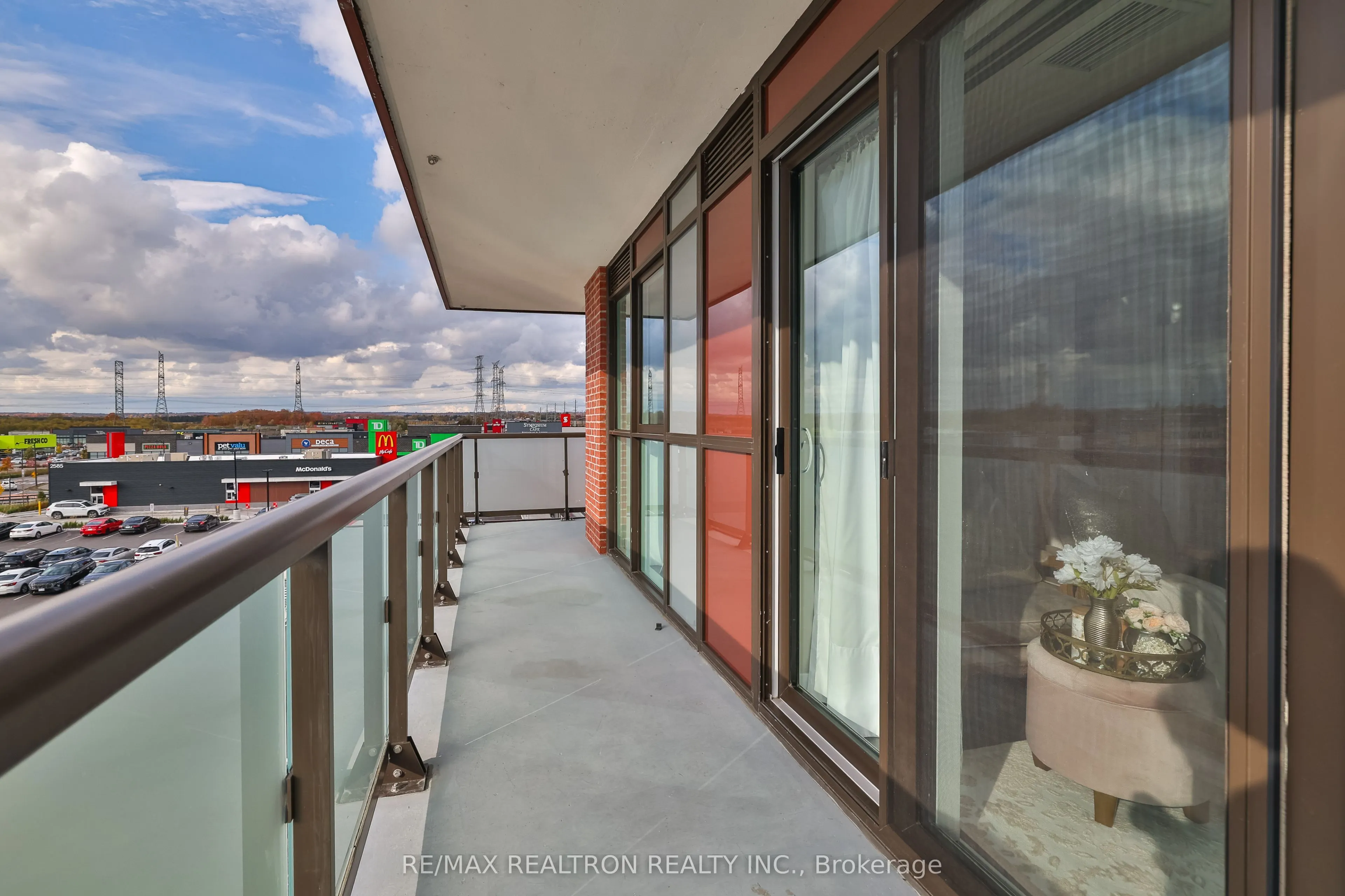 2550 Simcoe Street N, #405