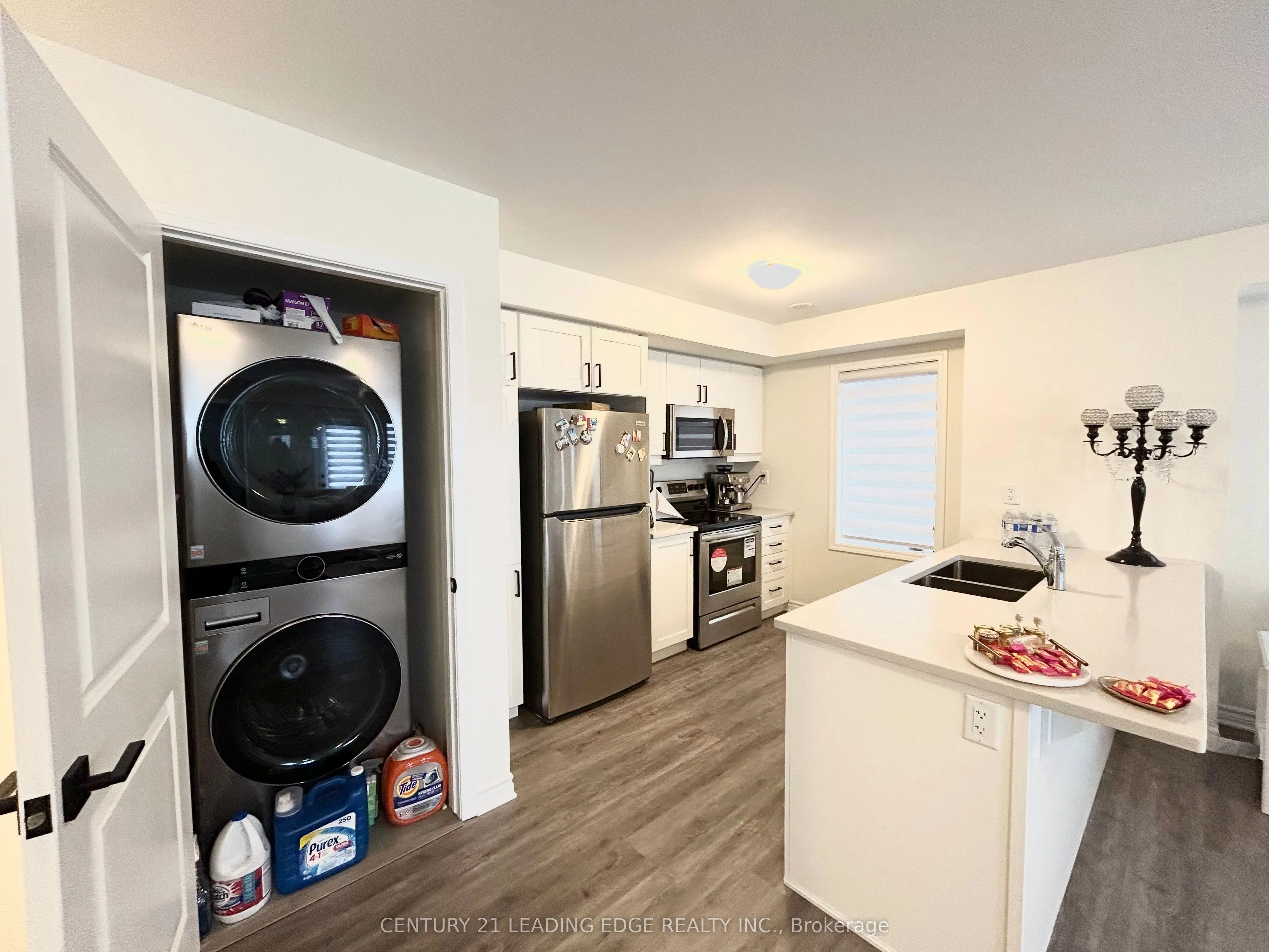 3378 Swordbill Street