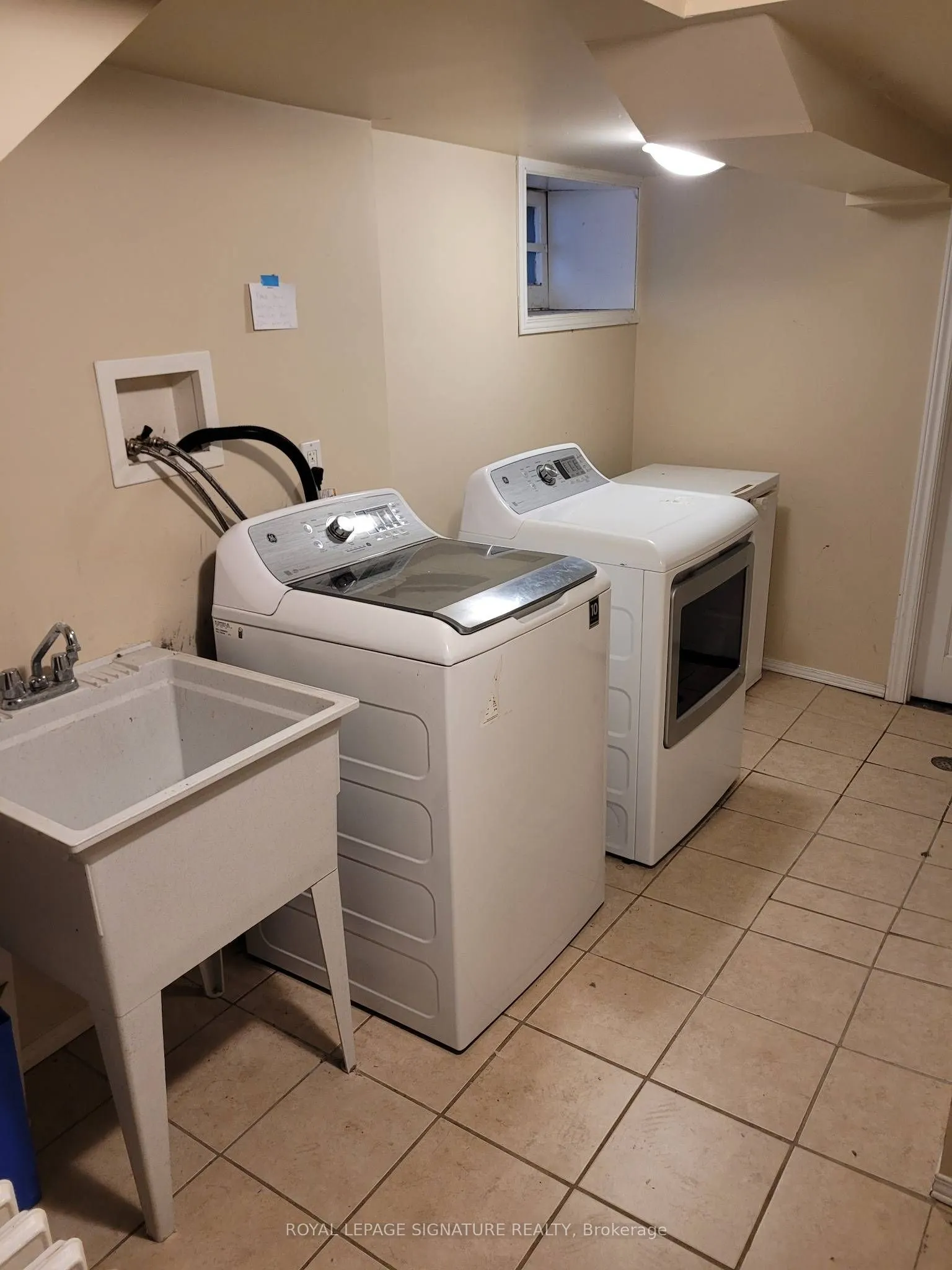 20 Scarborough Road, #Main Floor